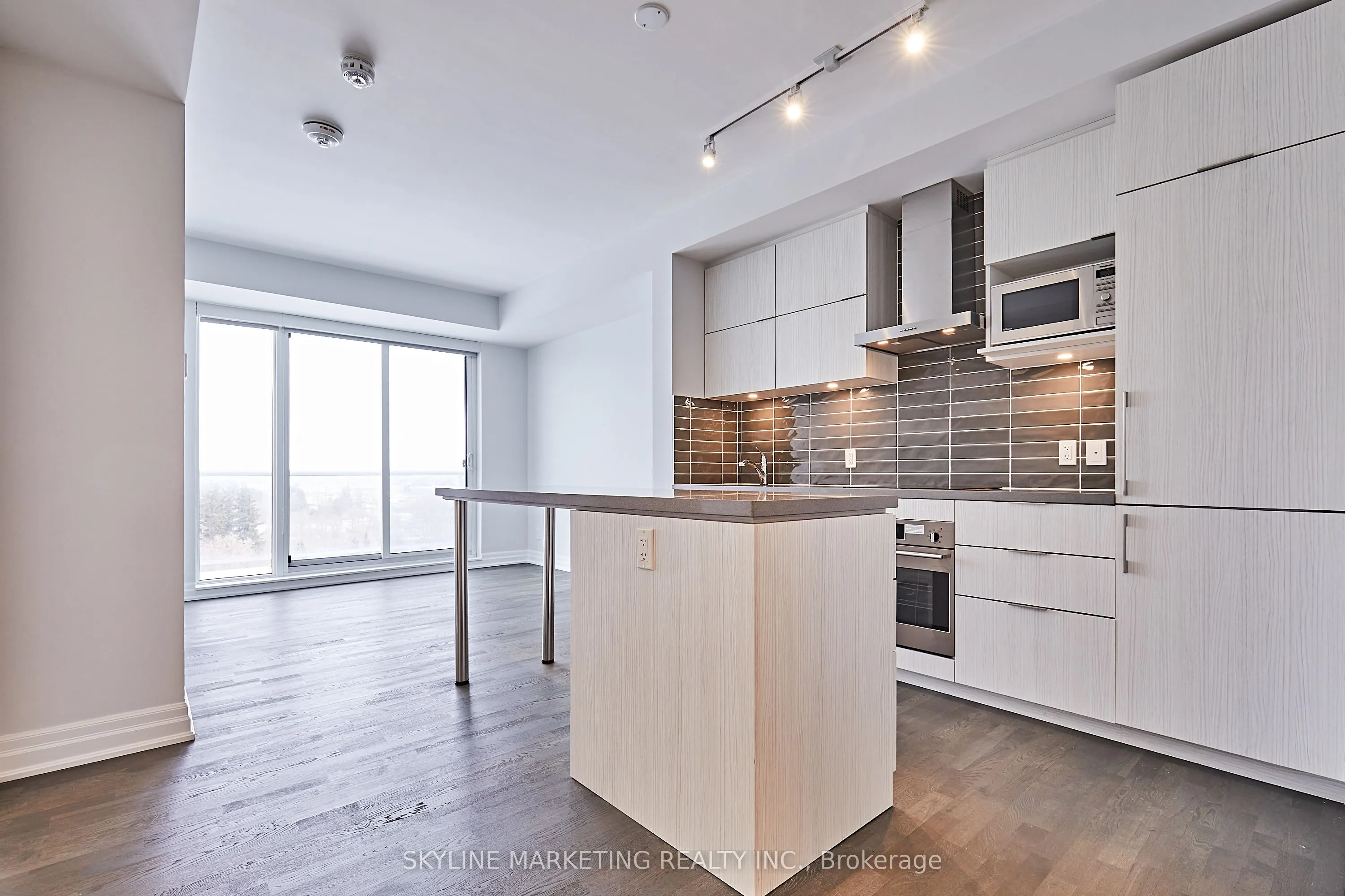 10 Rouge Valley Drive W, #728A