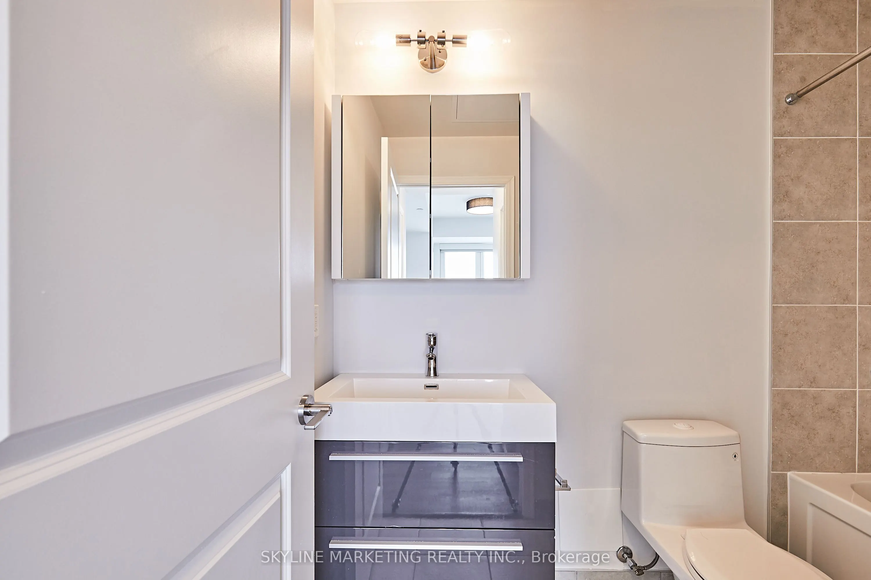 10 Rouge Valley Drive W, #728A