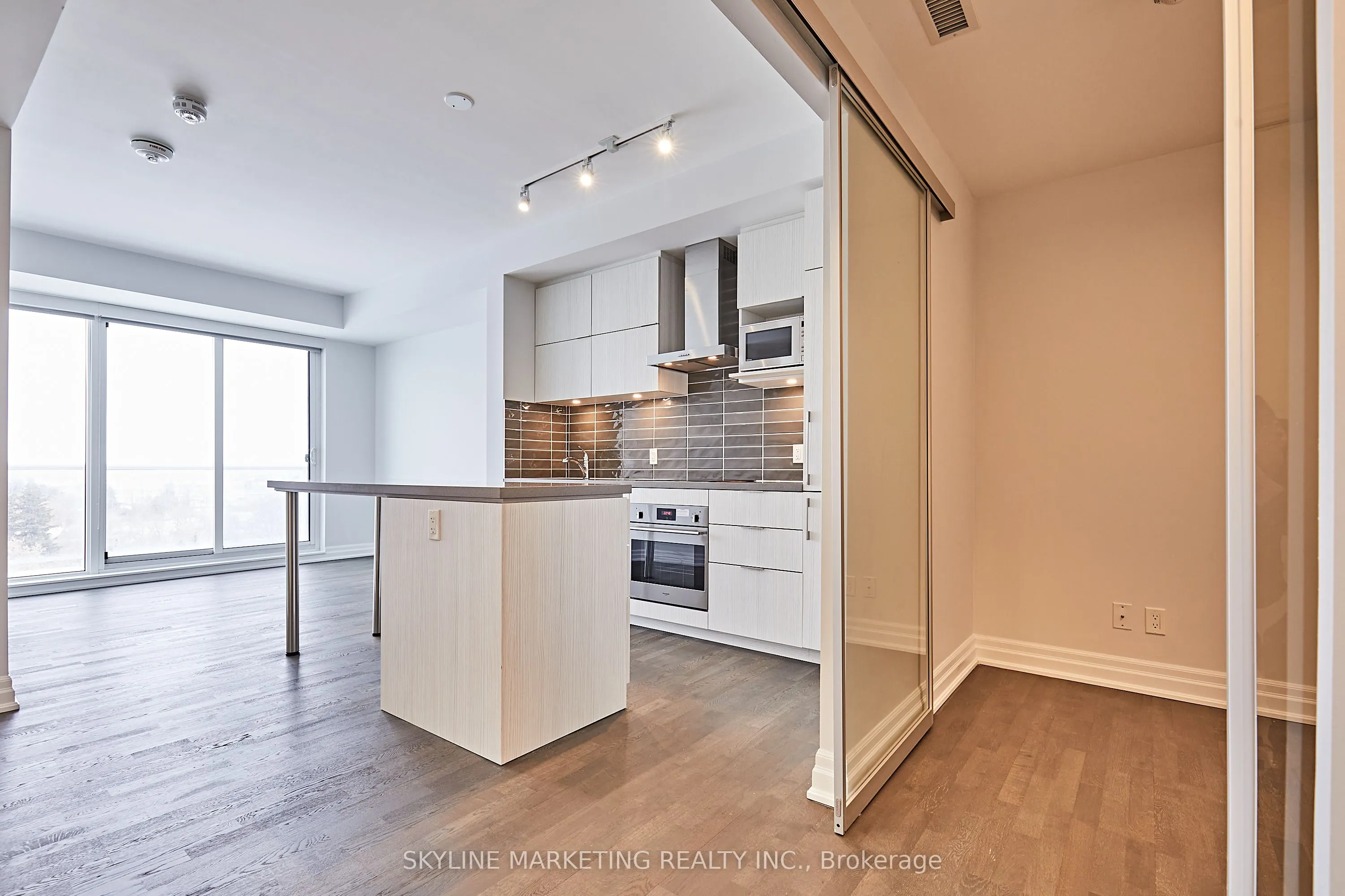 10 Rouge Valley Drive W, #728A