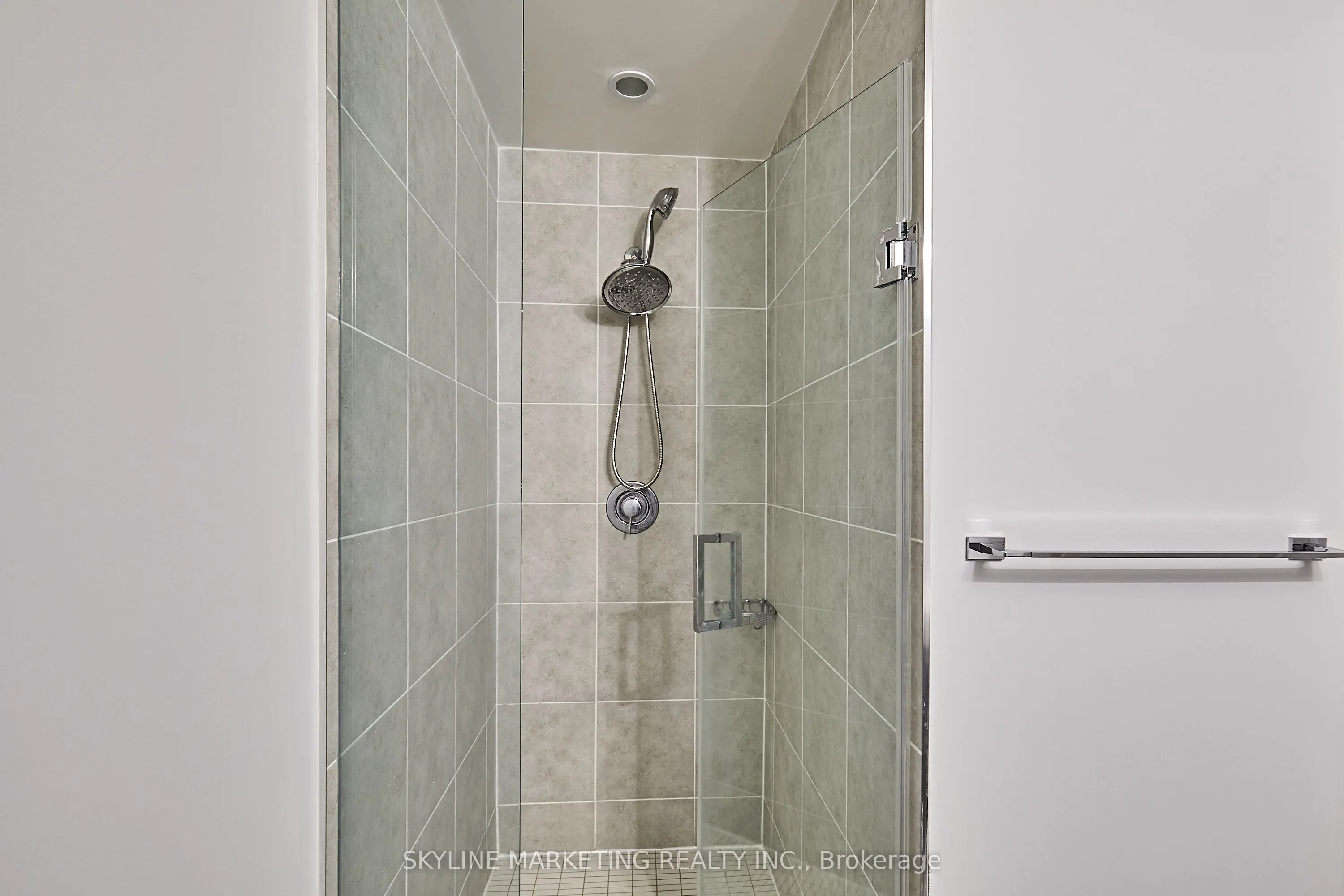 10 Rouge Valley Drive W, #728A