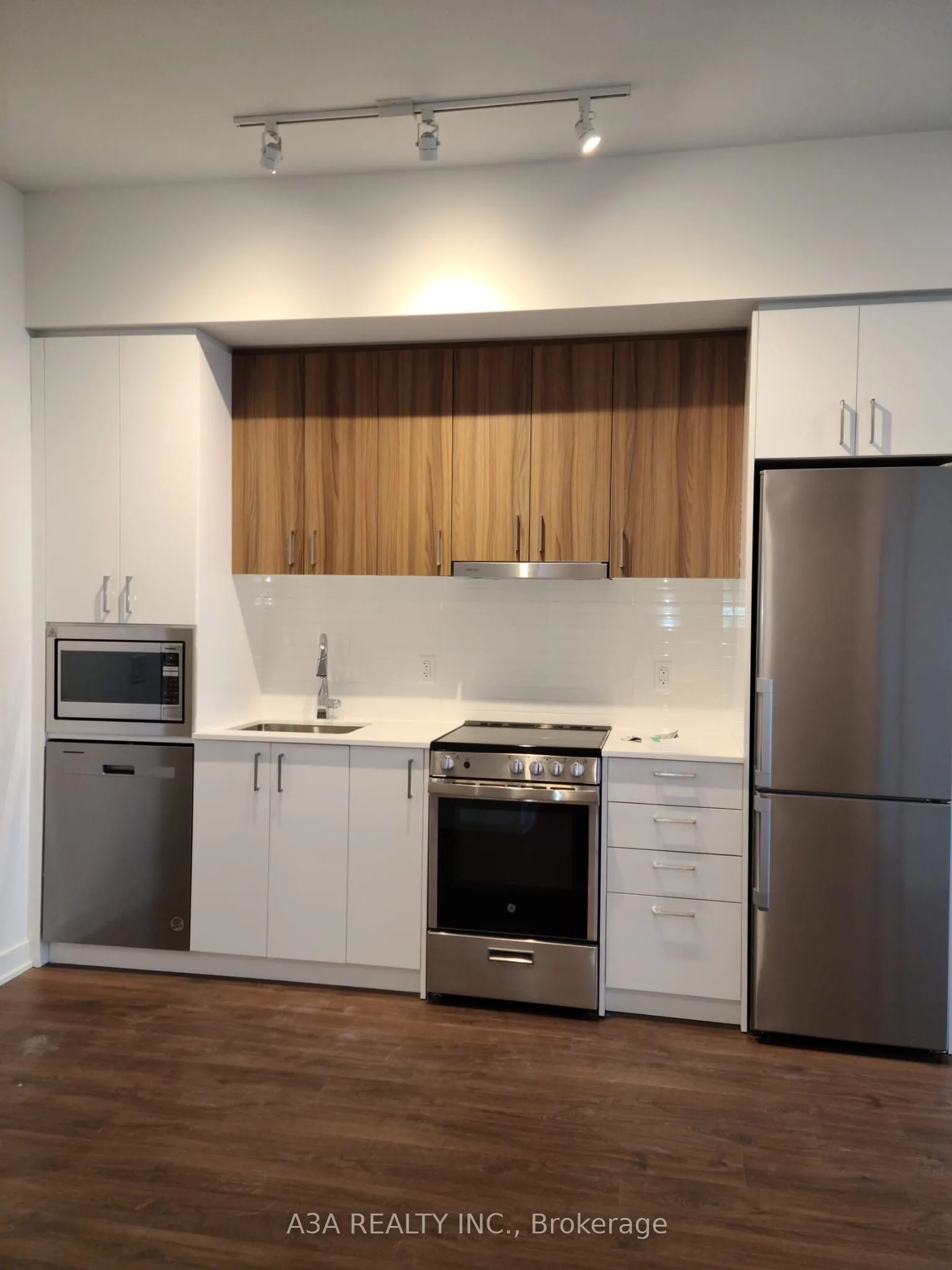 50 Upper Mall Way #2201