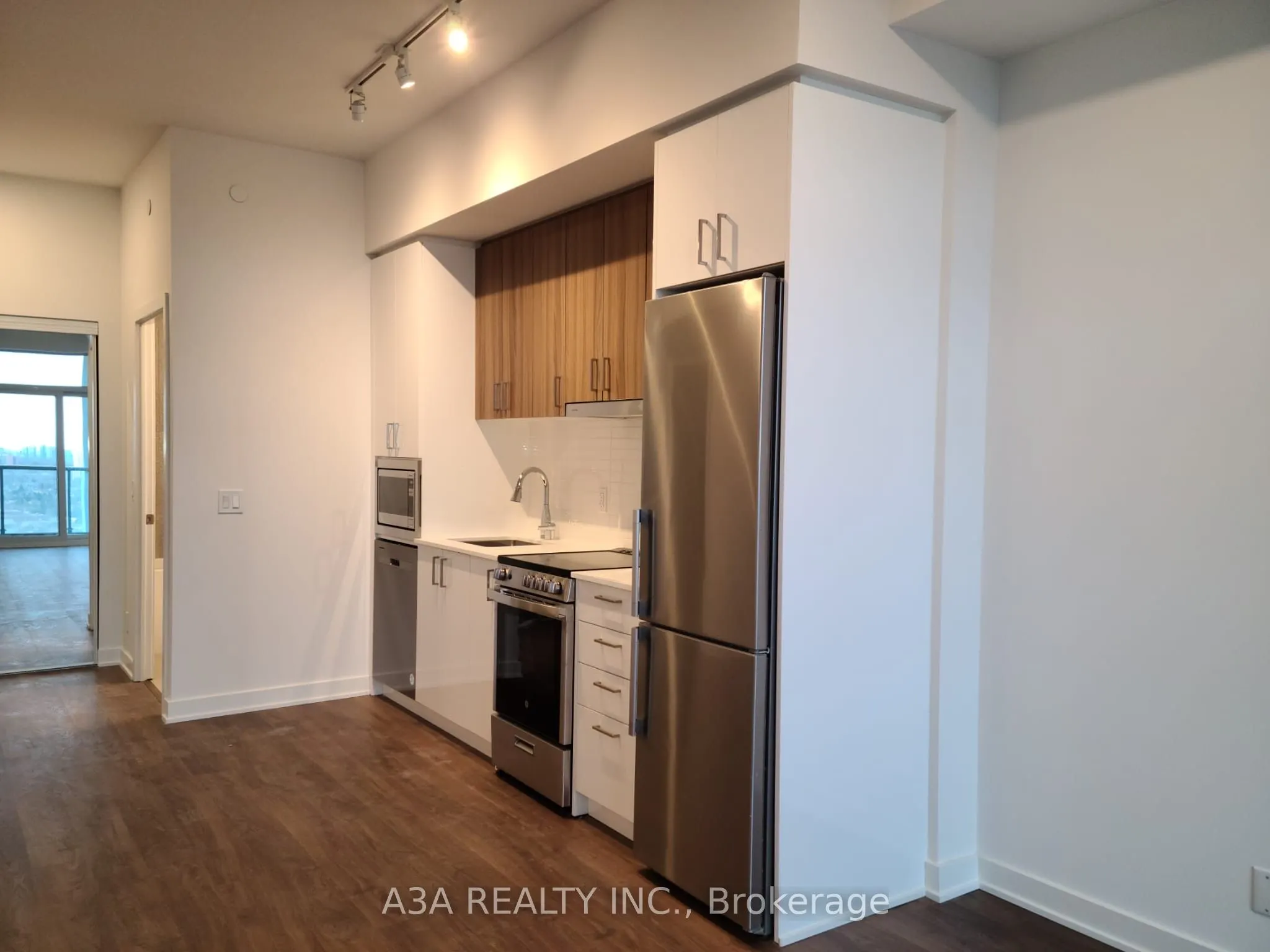 50 Upper Mall Way #2201