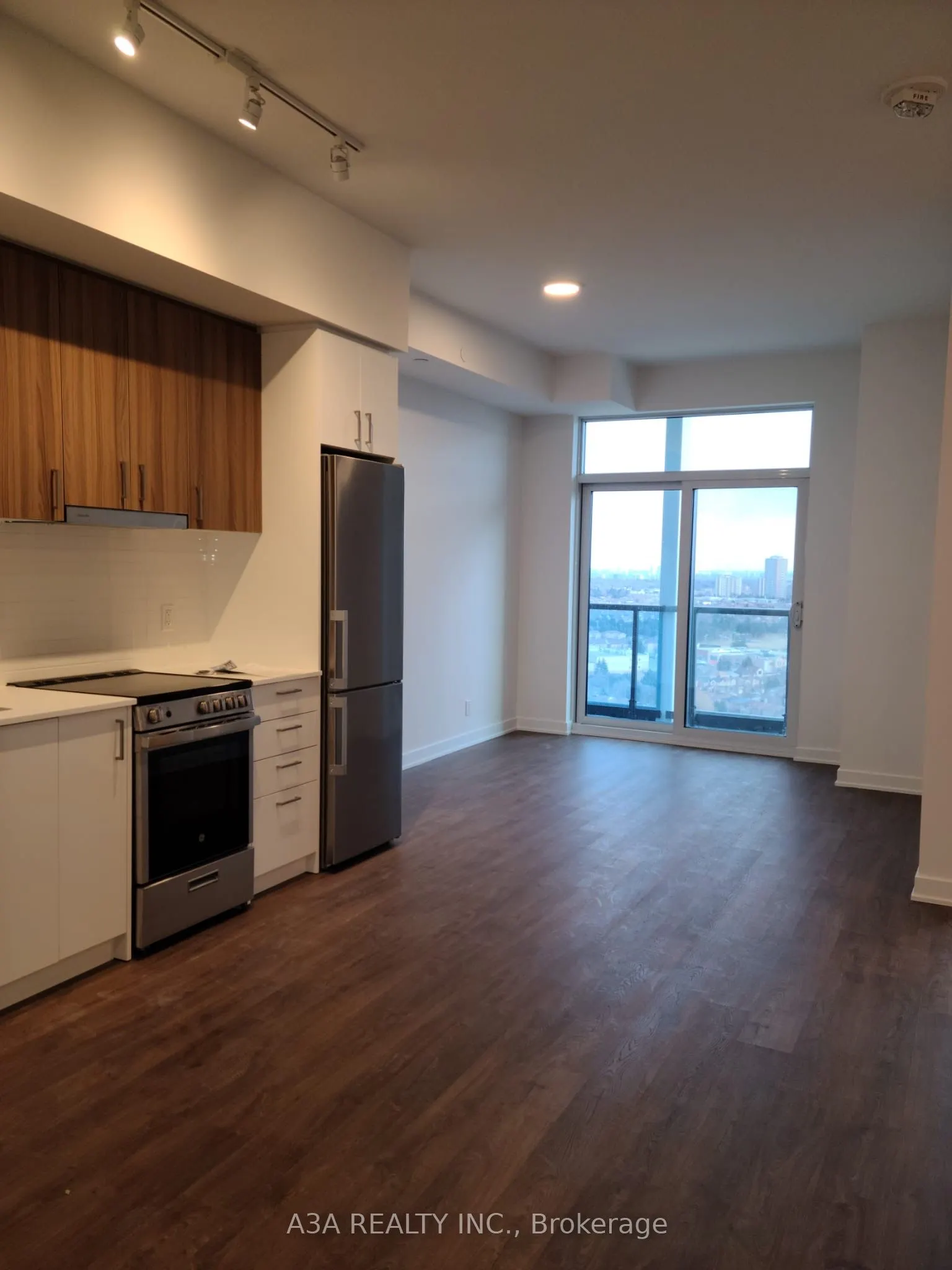 50 Upper Mall Way #2201