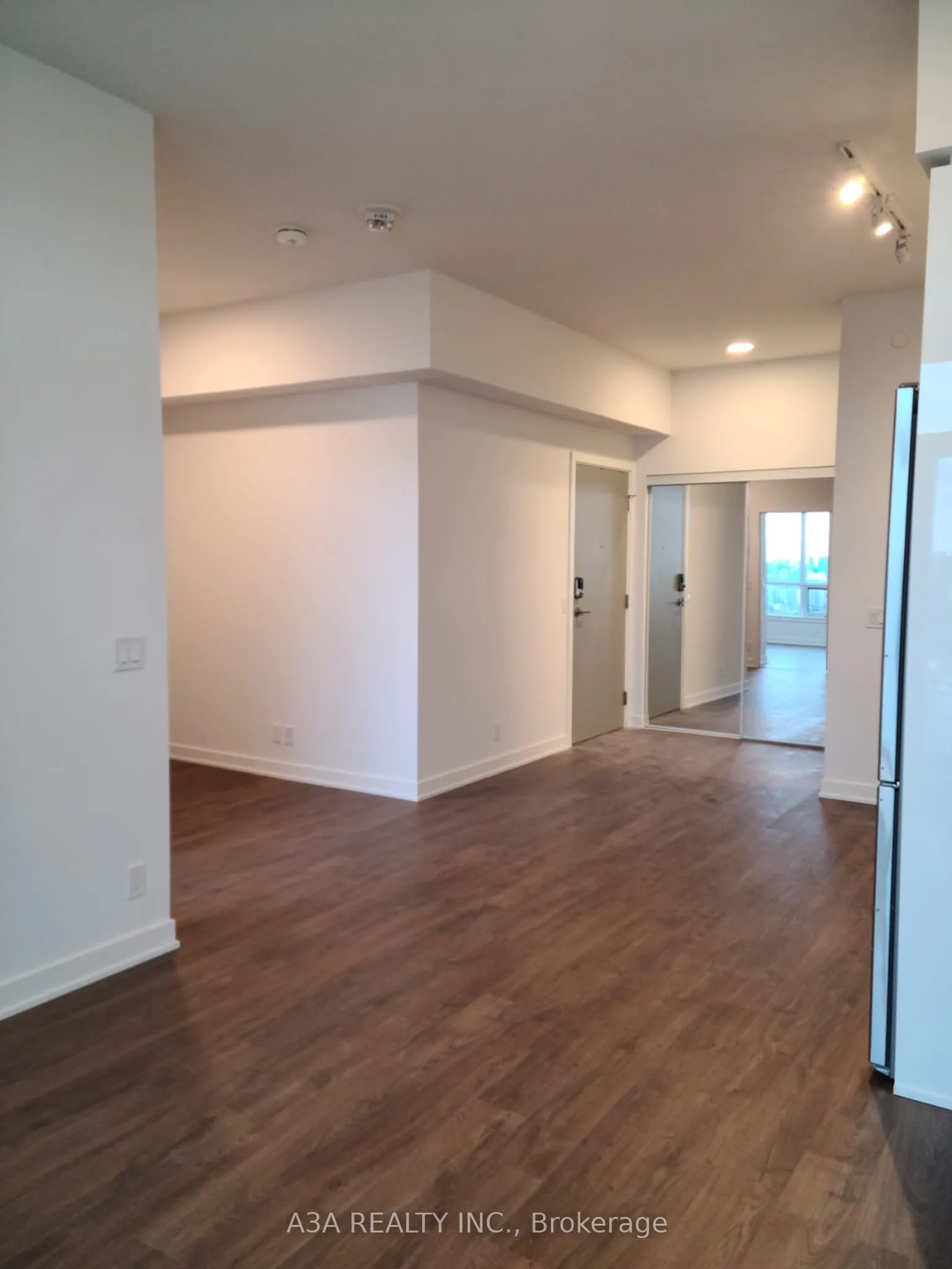 50 Upper Mall Way #2201