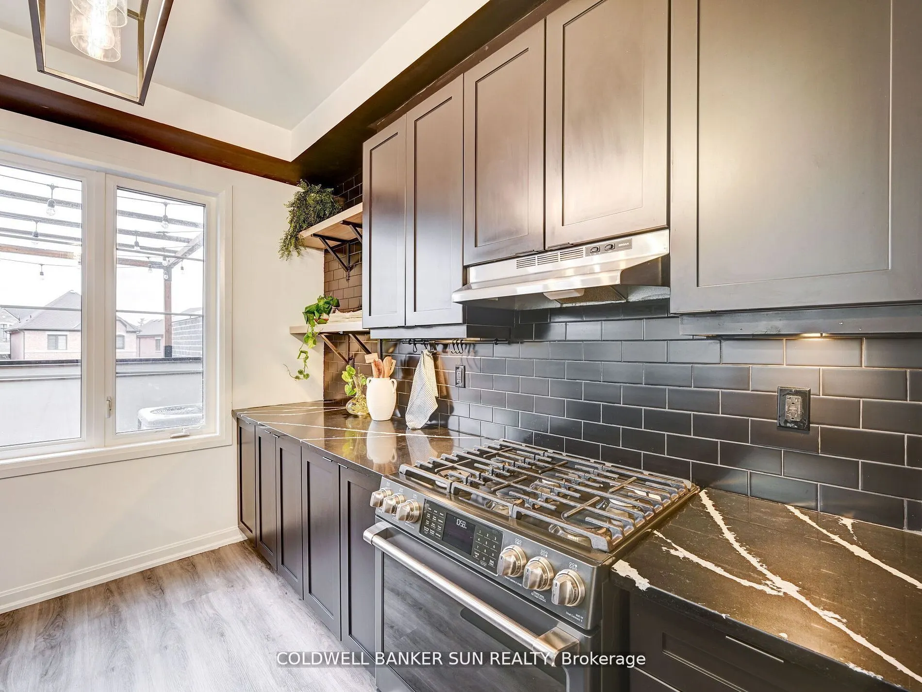 401 Kleinburg Summit Way