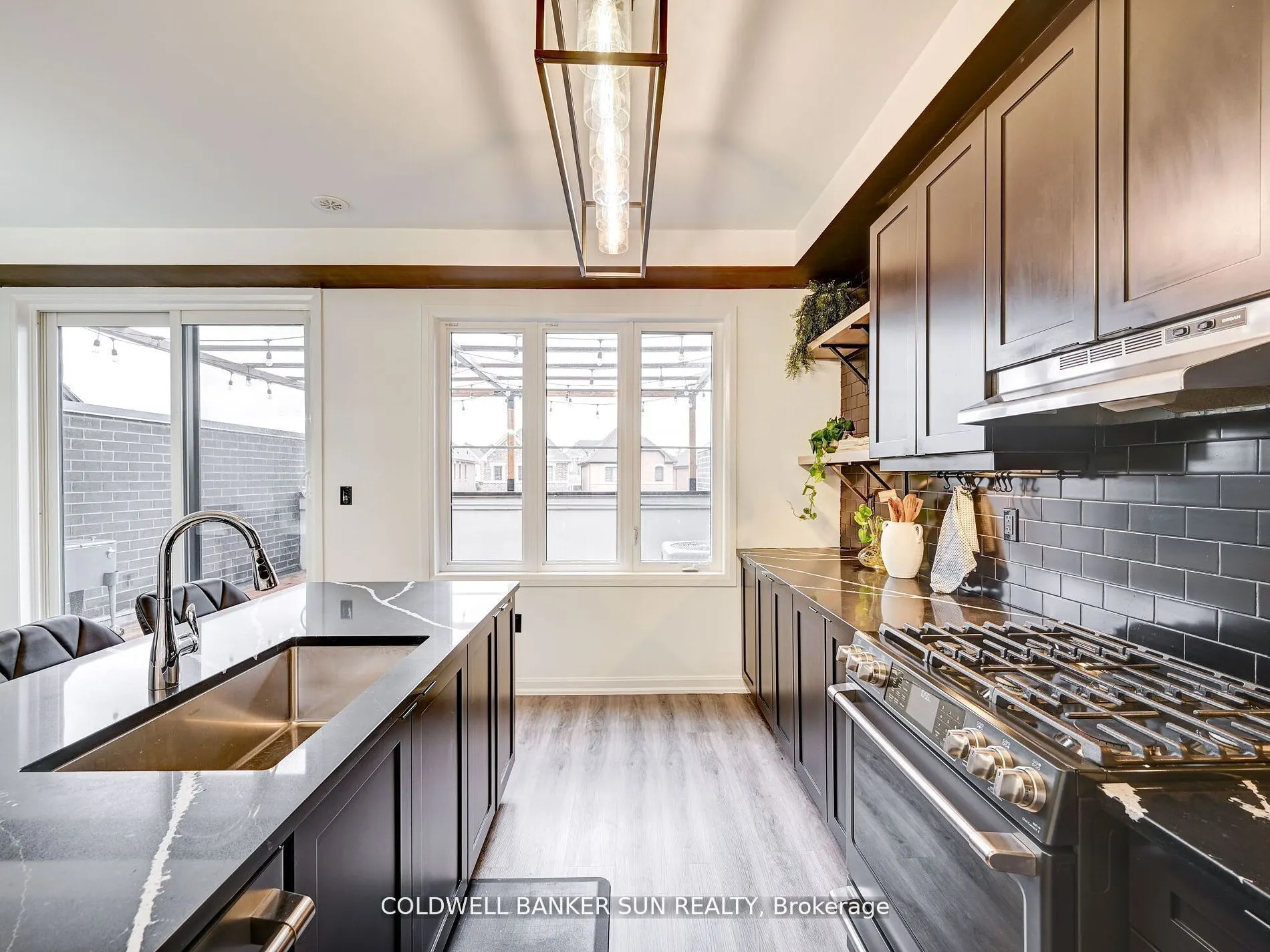 401 Kleinburg Summit Way