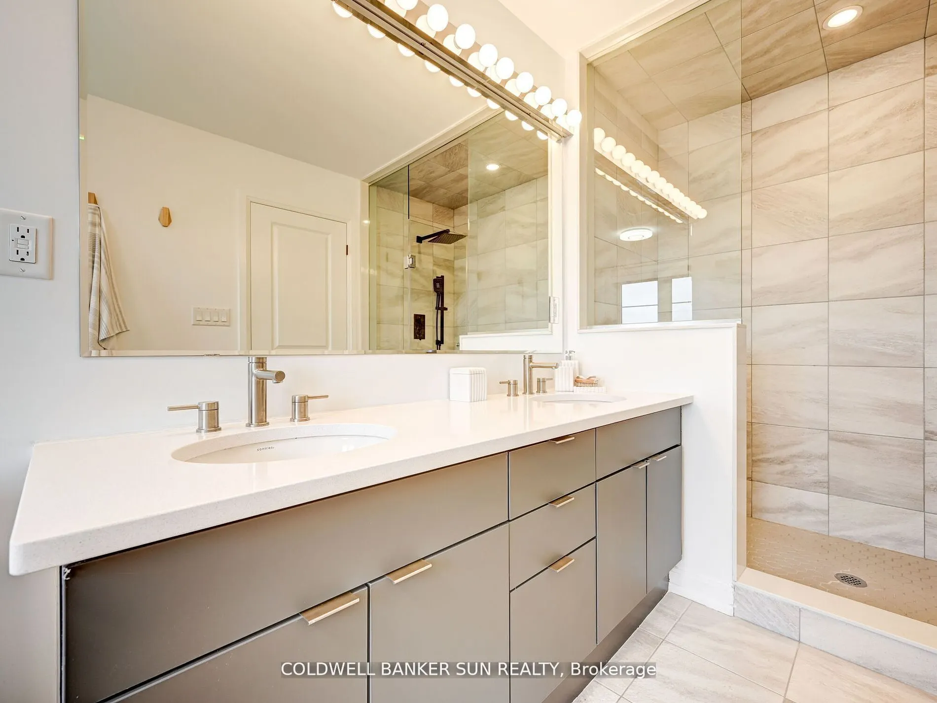 401 Kleinburg Summit Way