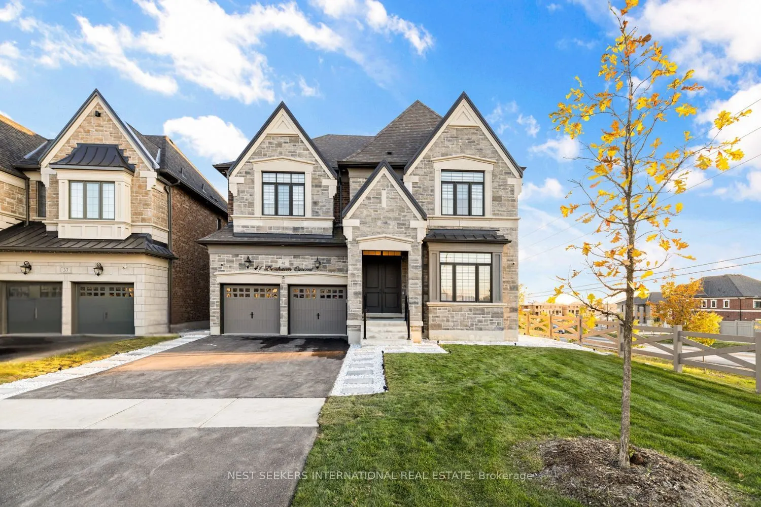 41 Deerhaven Crescent