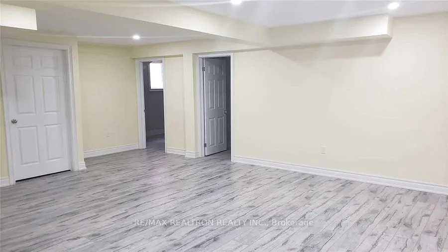 138 West Lawn Crescent, #Bsmt