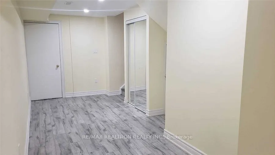 138 West Lawn Crescent, #Bsmt