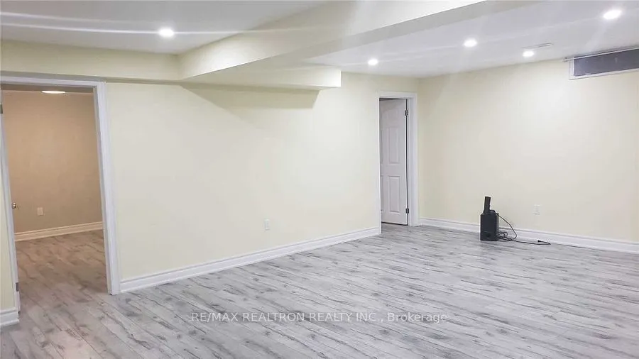 138 West Lawn Crescent, #Bsmt