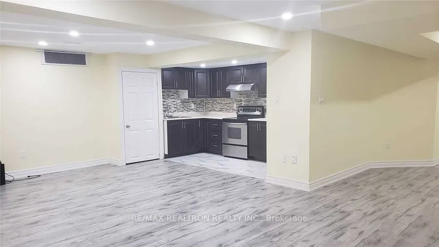 138 West Lawn Crescent, #Bsmt