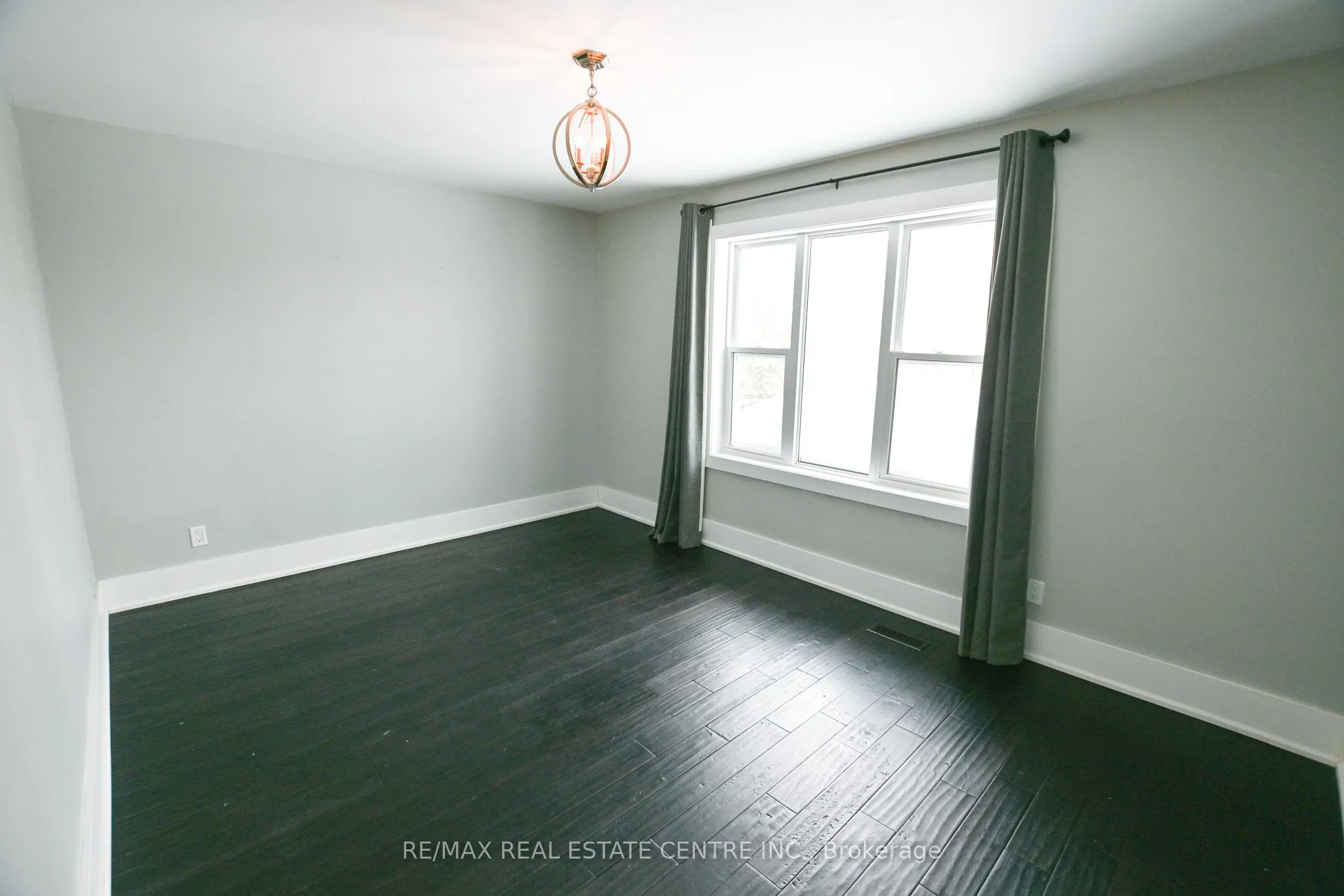 1814 QUANTZ Crescent