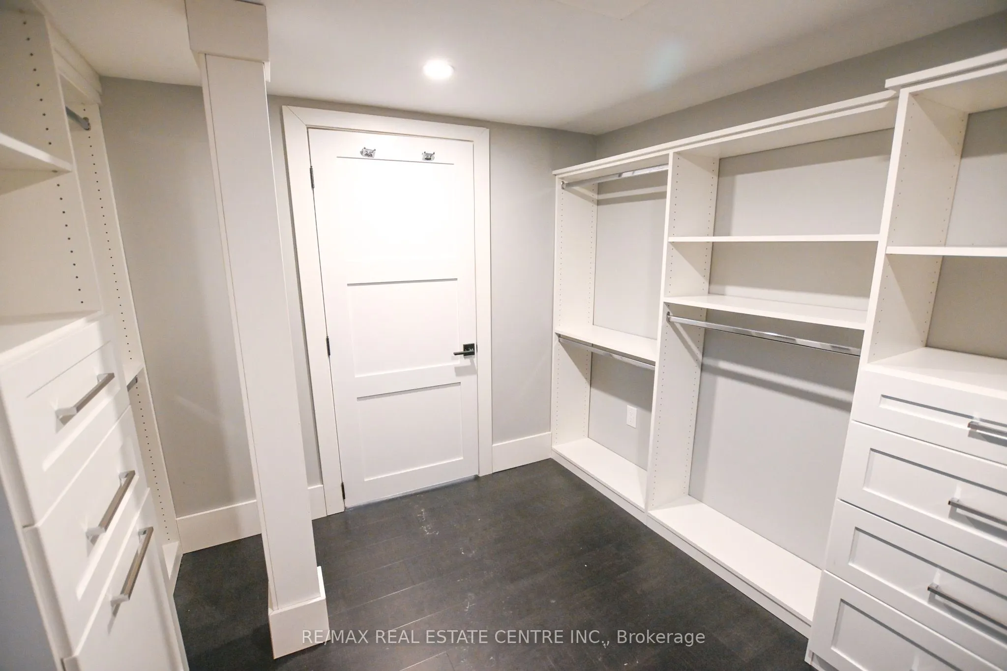 1814 QUANTZ Crescent