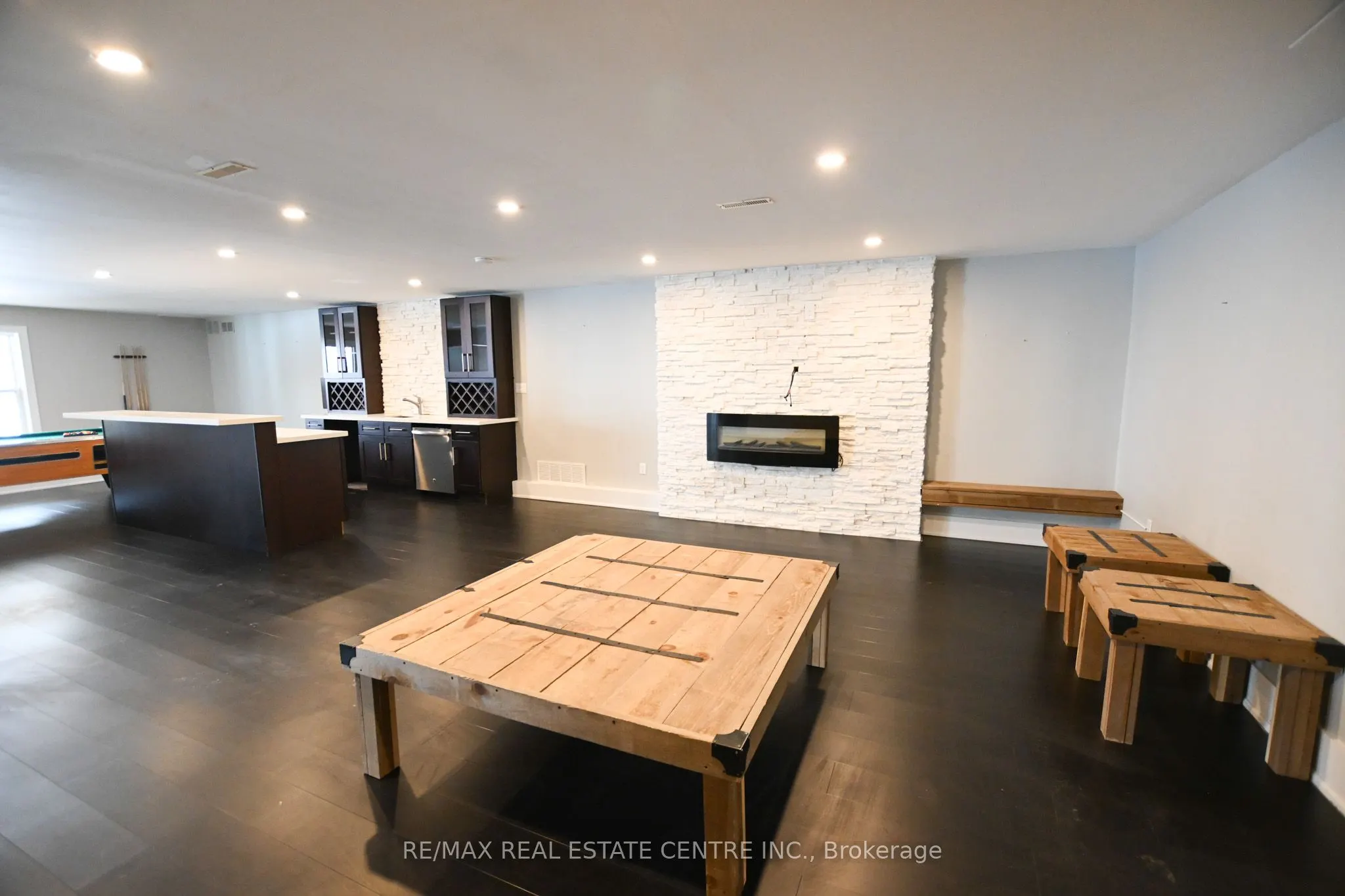 1814 QUANTZ Crescent