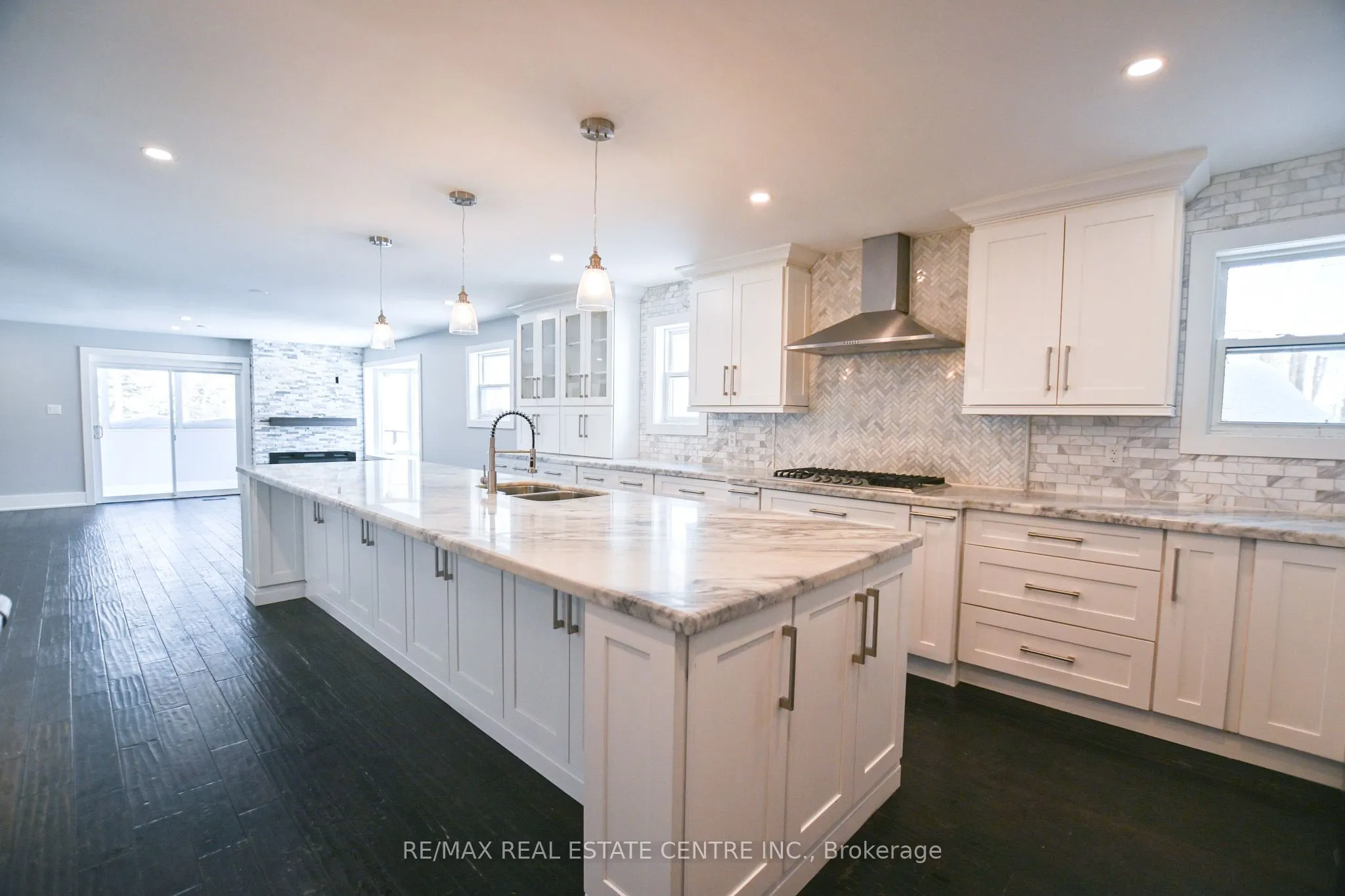 1814 QUANTZ Crescent