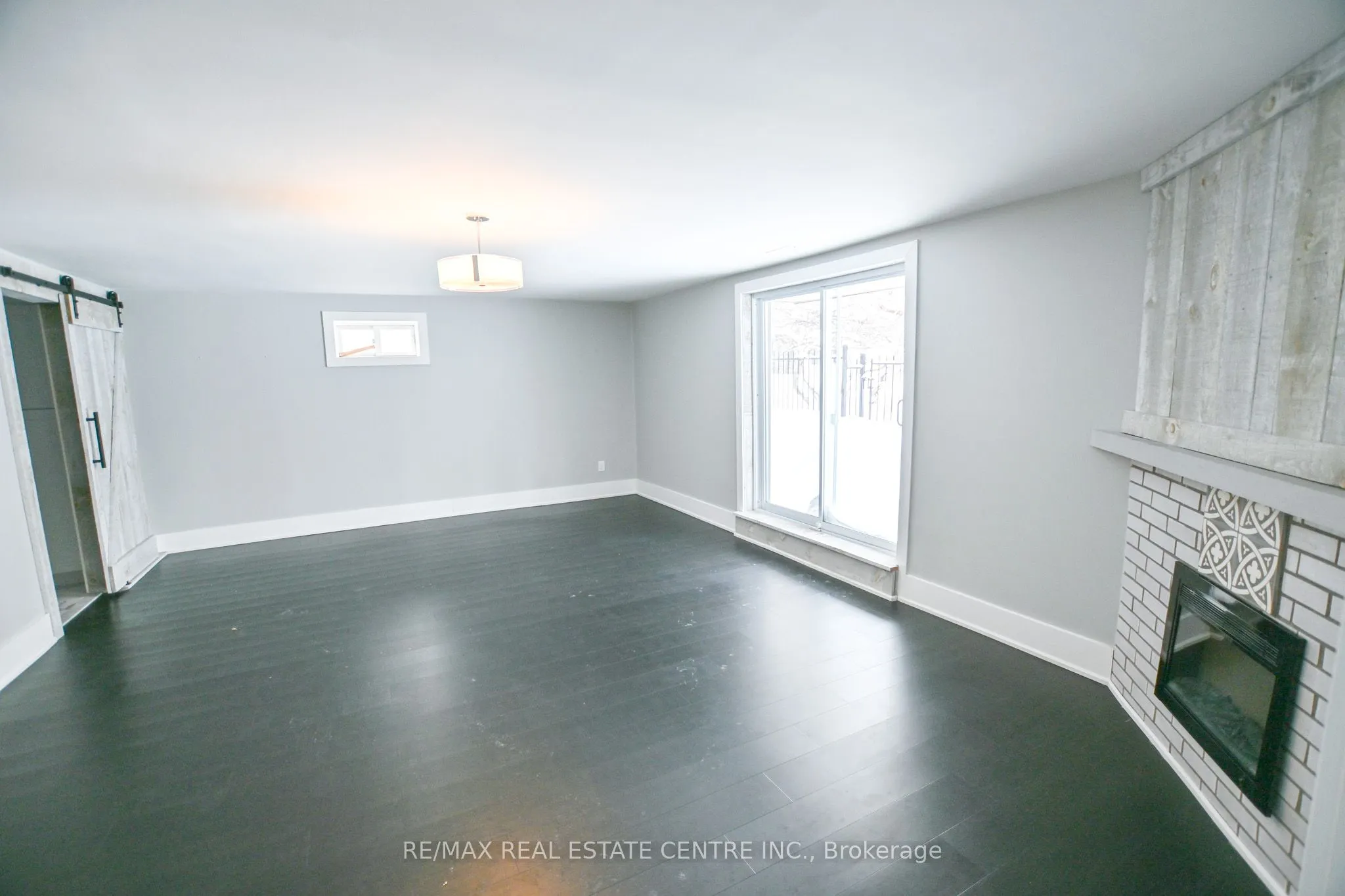 1814 QUANTZ Crescent