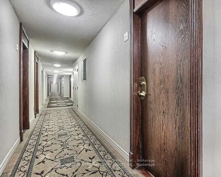 39 Oneida Crescent, #211