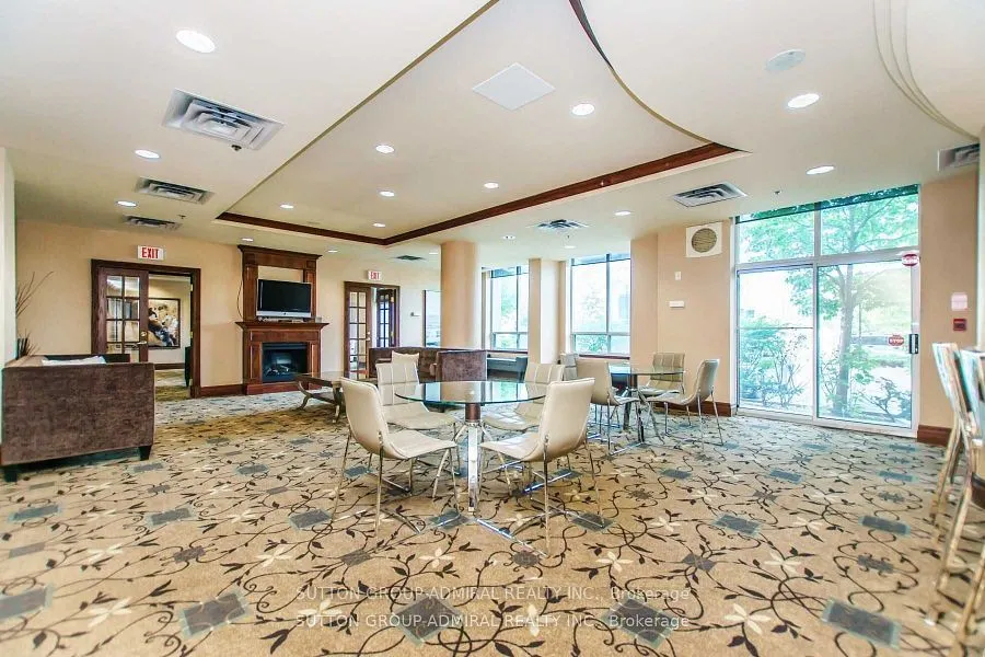 39 Oneida Crescent, #211