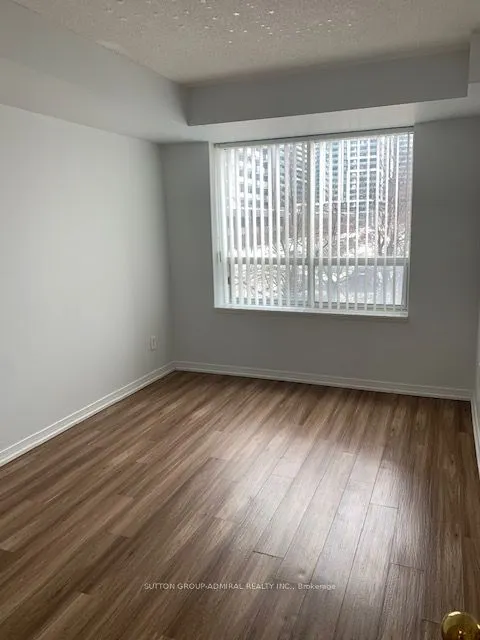 39 Oneida Crescent, #211