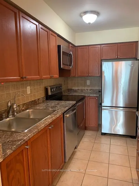 39 Oneida Crescent, #211