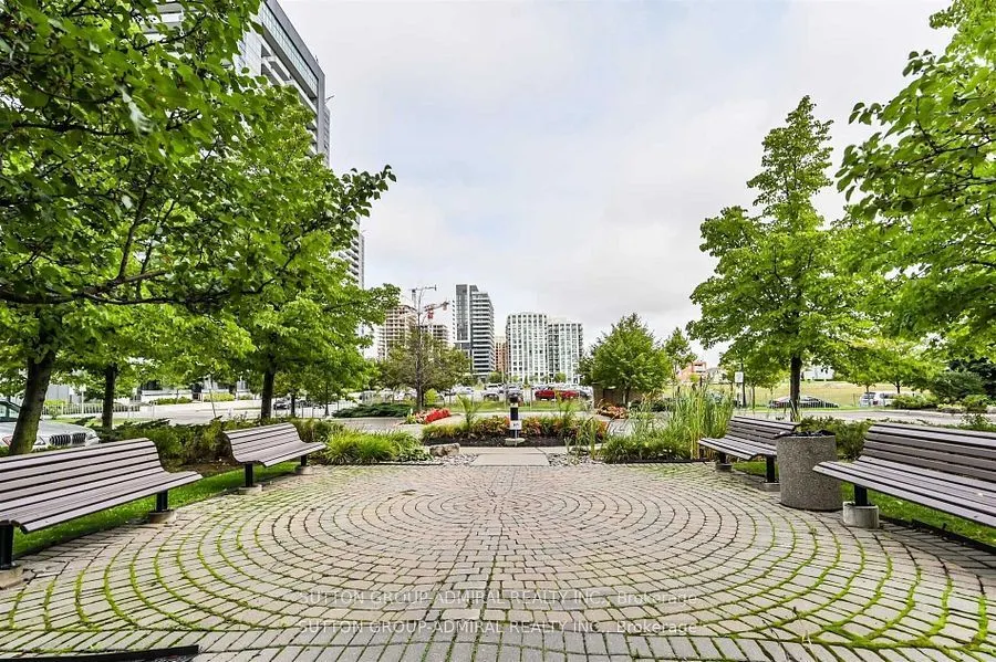 39 Oneida Crescent, #211
