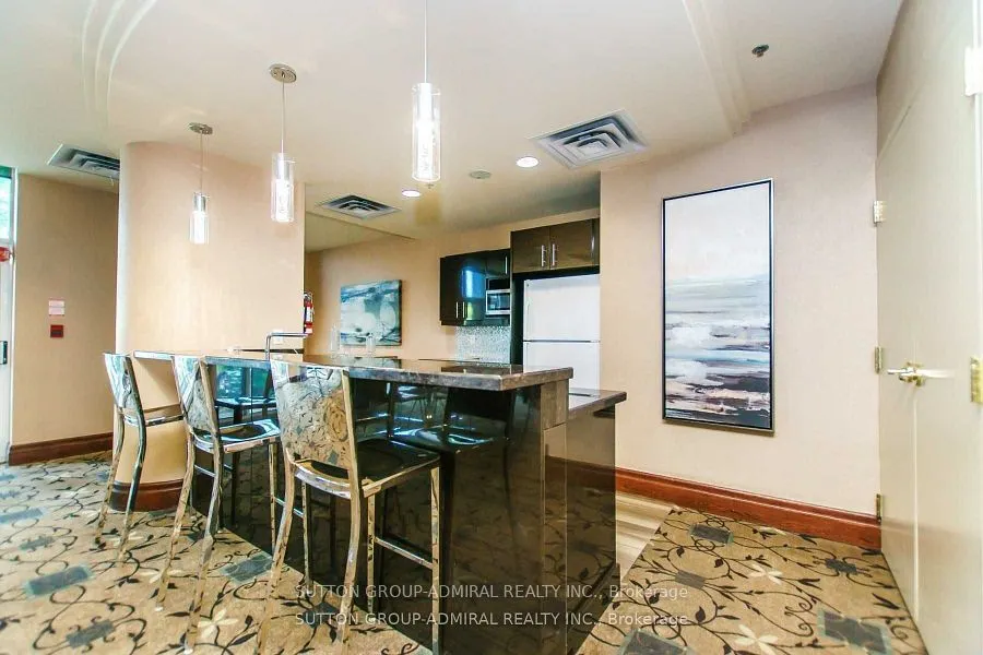 39 Oneida Crescent, #211