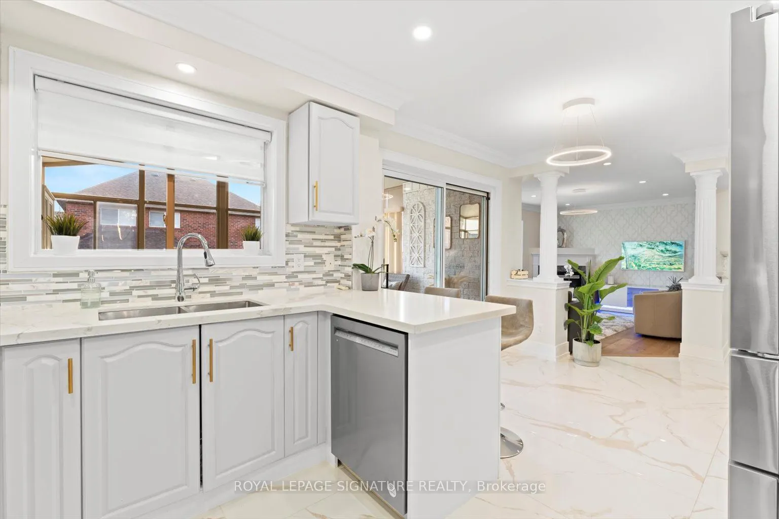 74 Littleleaf Crescent