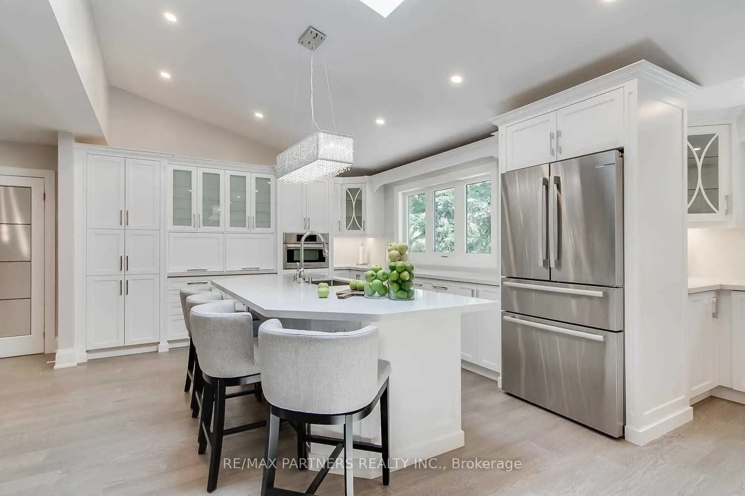 6 Fernwood Court