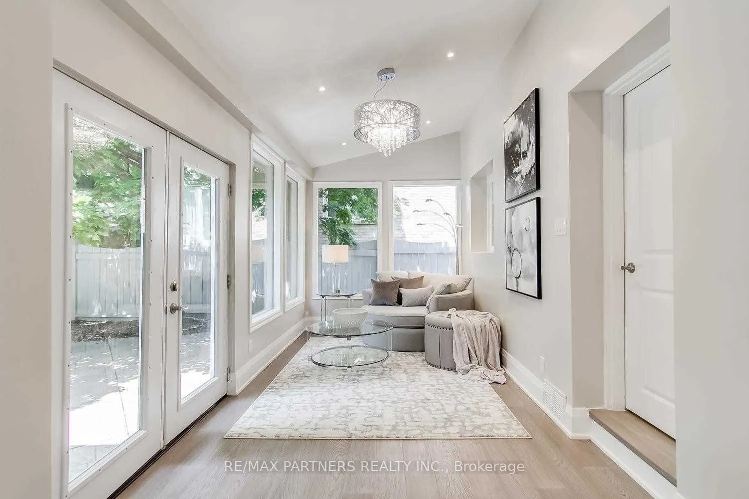 6 Fernwood Court