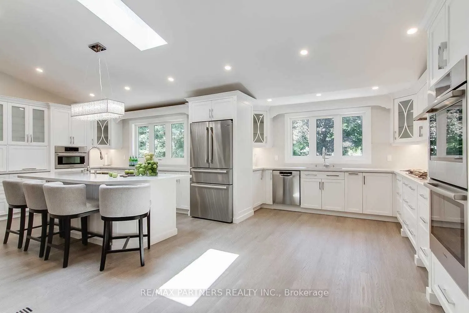 6 Fernwood Court