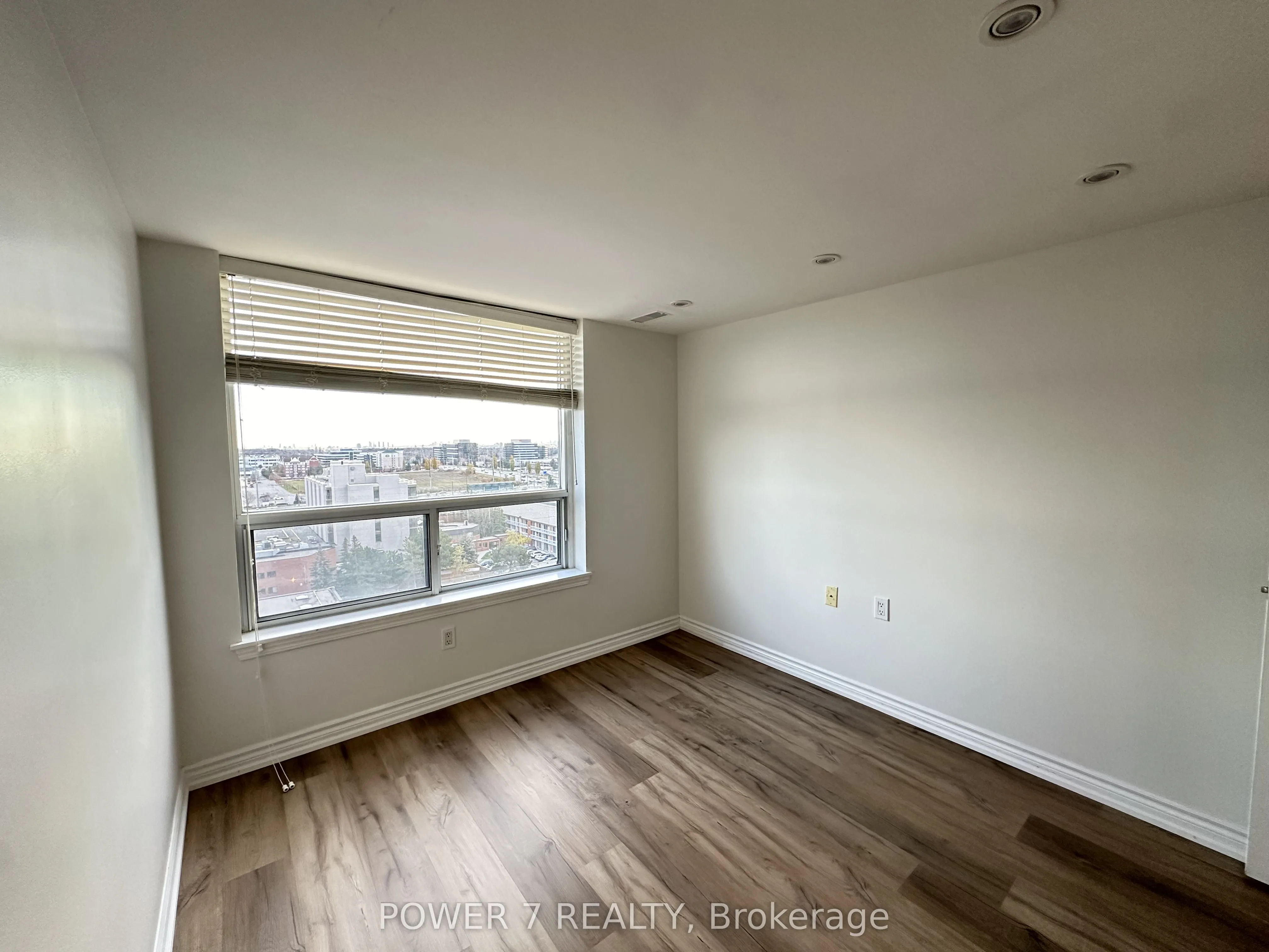 9015 Leslie Street, #LPH18