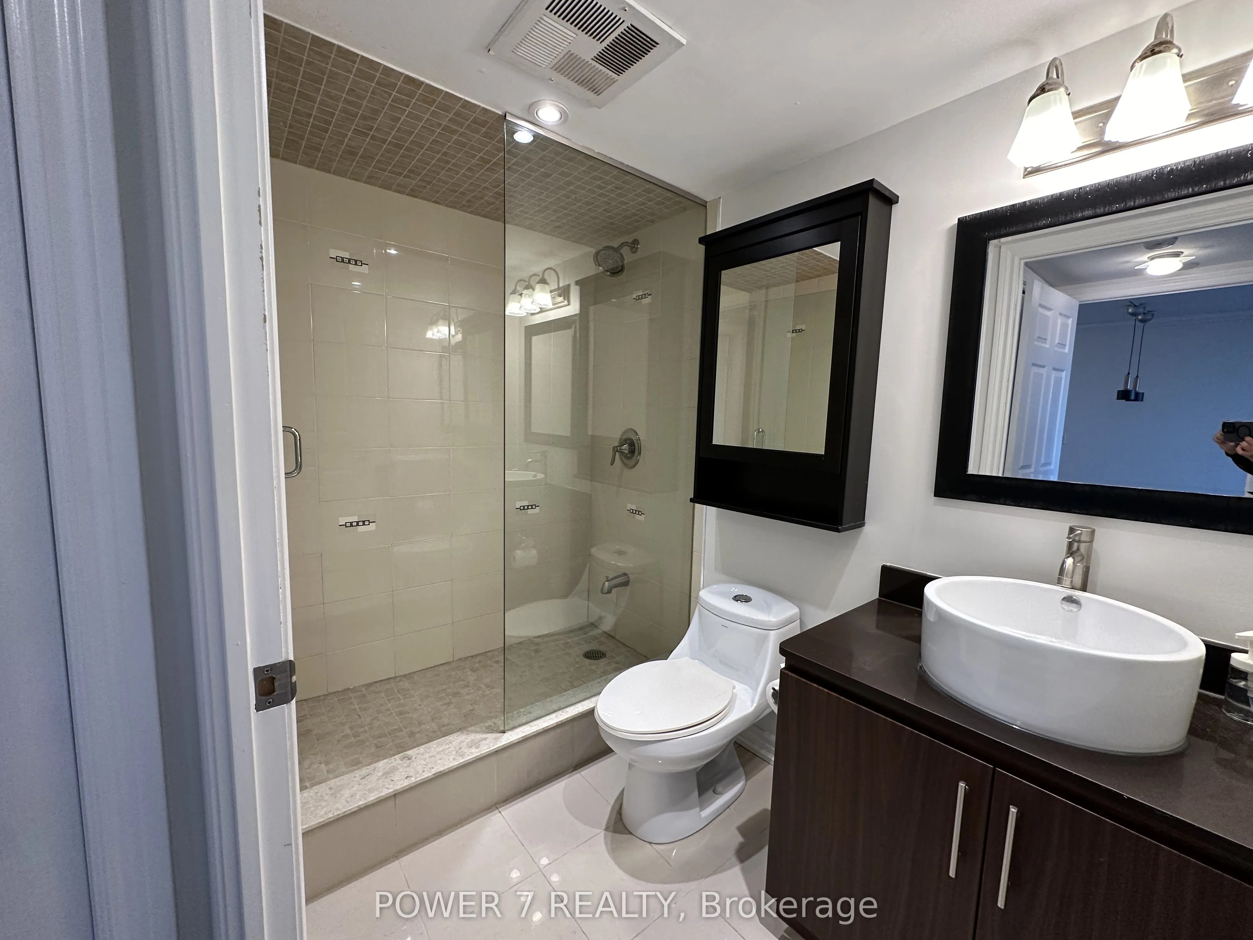 9015 Leslie Street, #LPH18