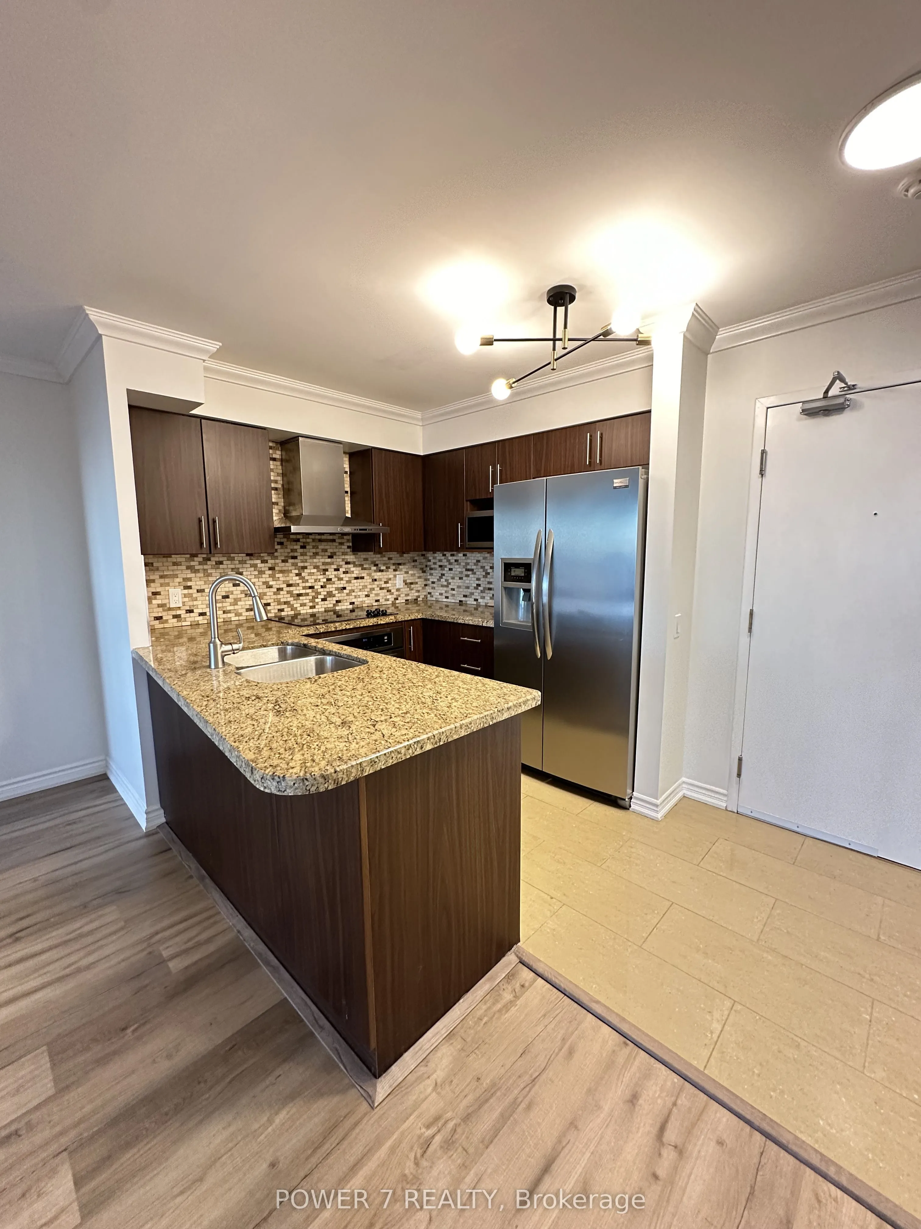 9015 Leslie Street, #LPH18