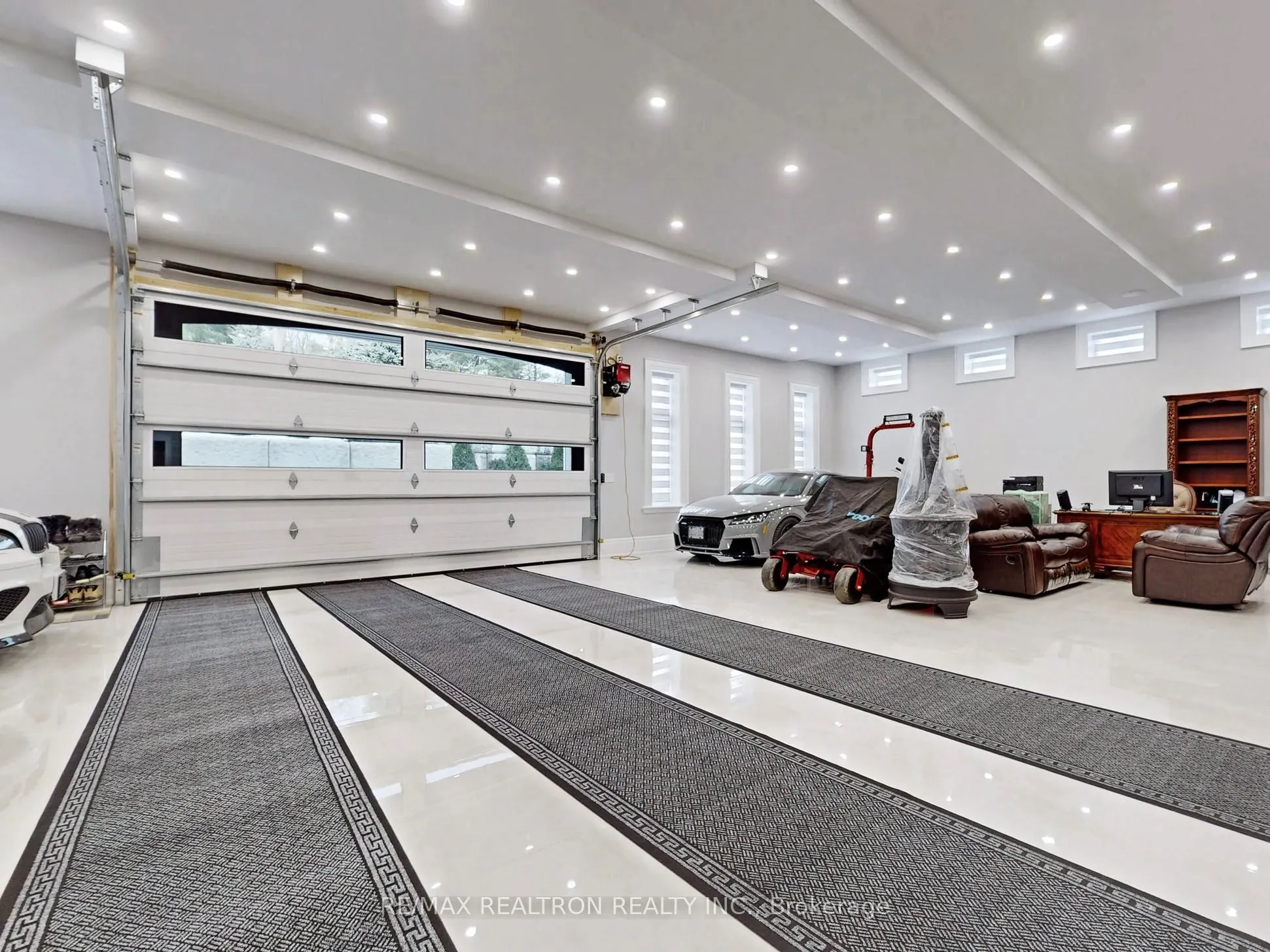 14358 Bathurst Street