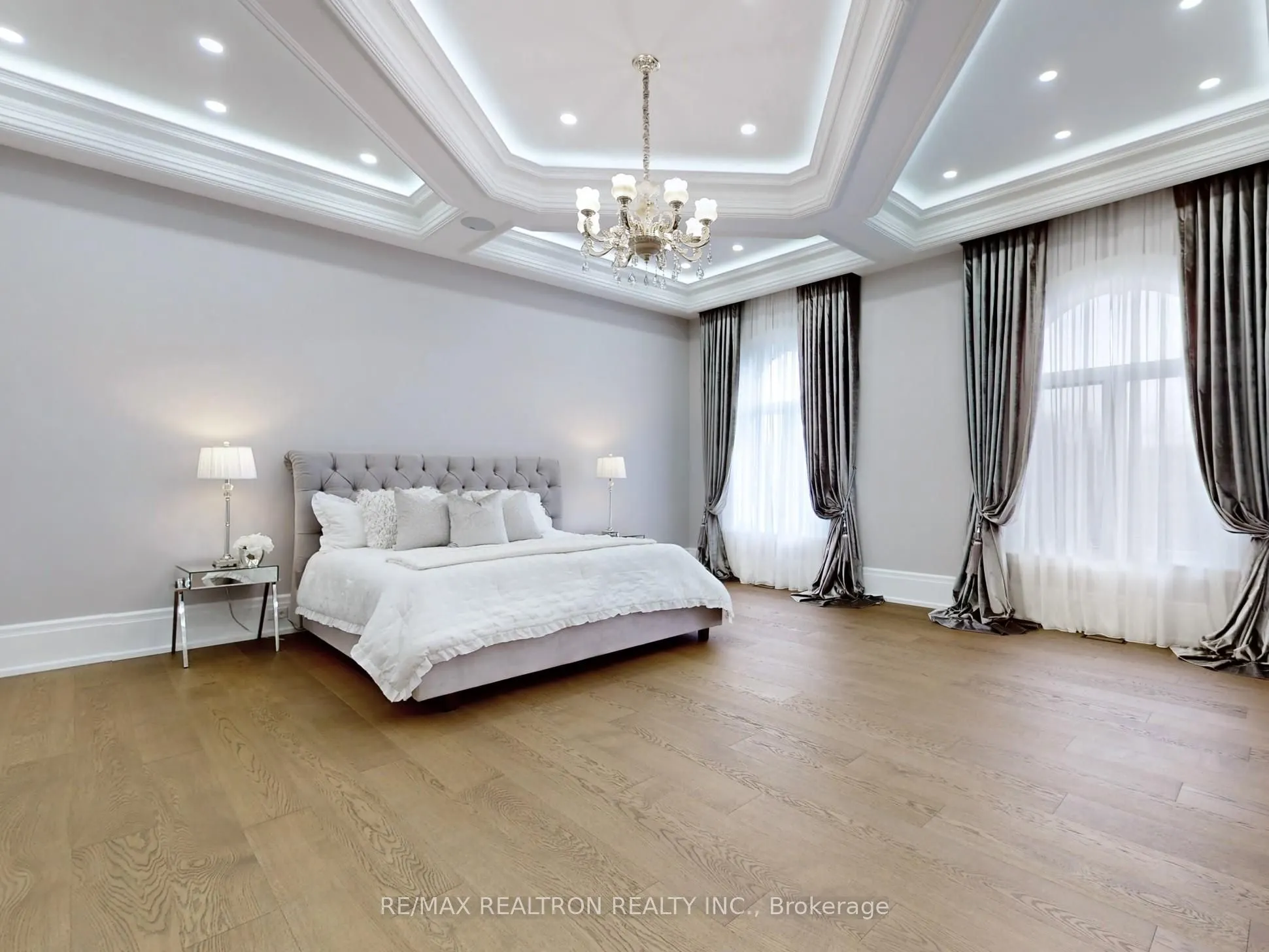 14358 Bathurst Street