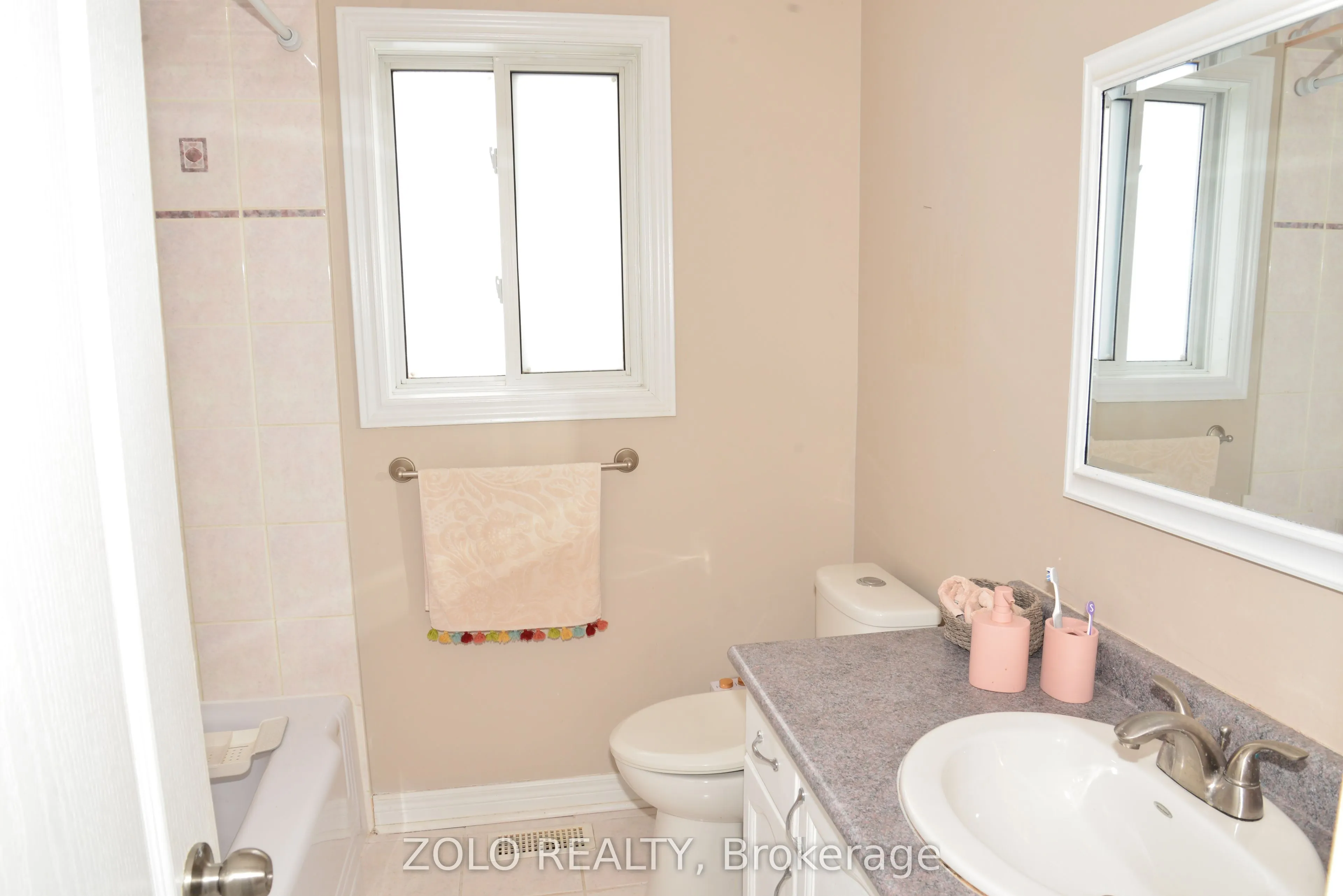 32 Amberview Drive, #Upper