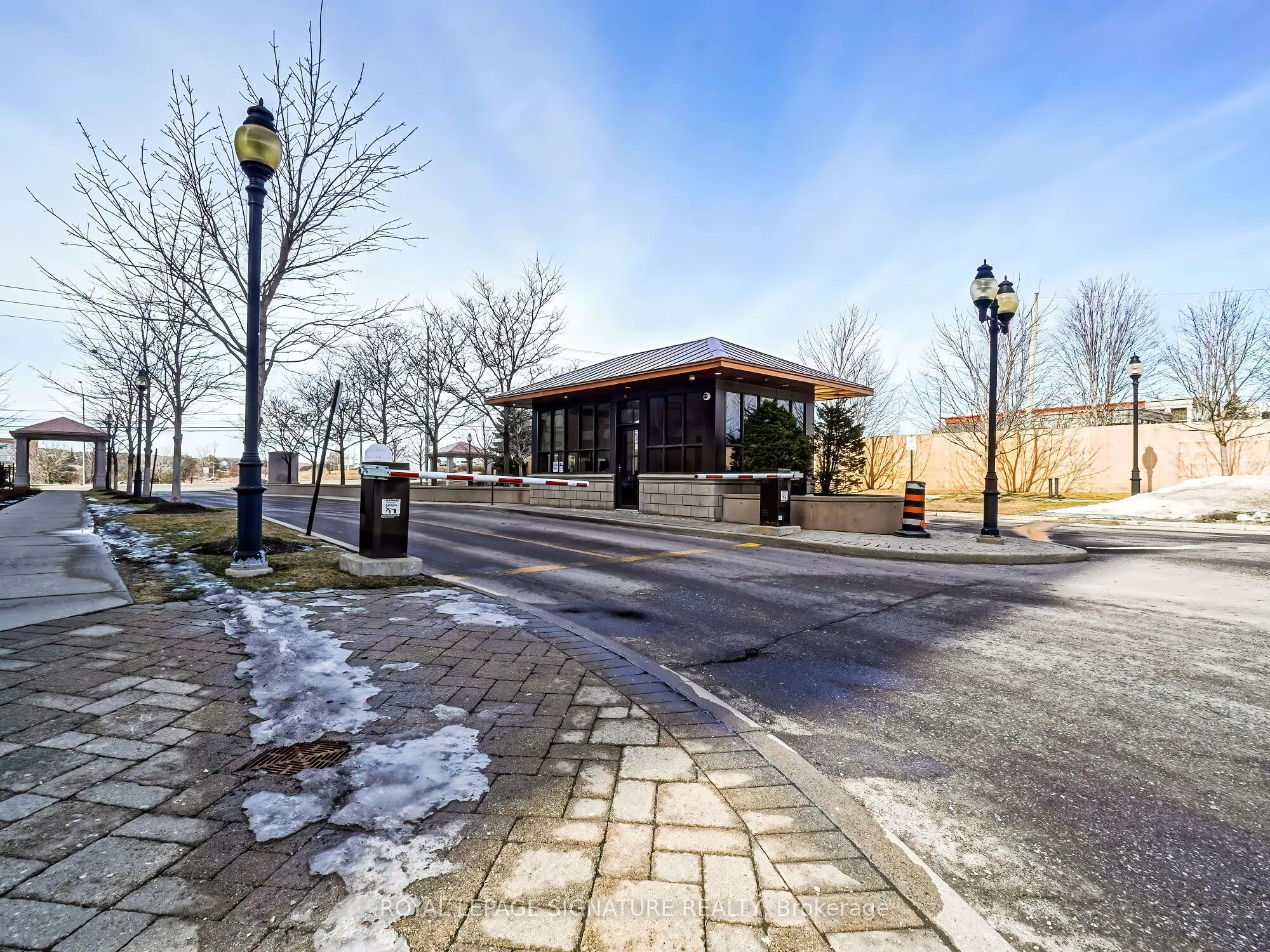 9235 Jane Street, #411