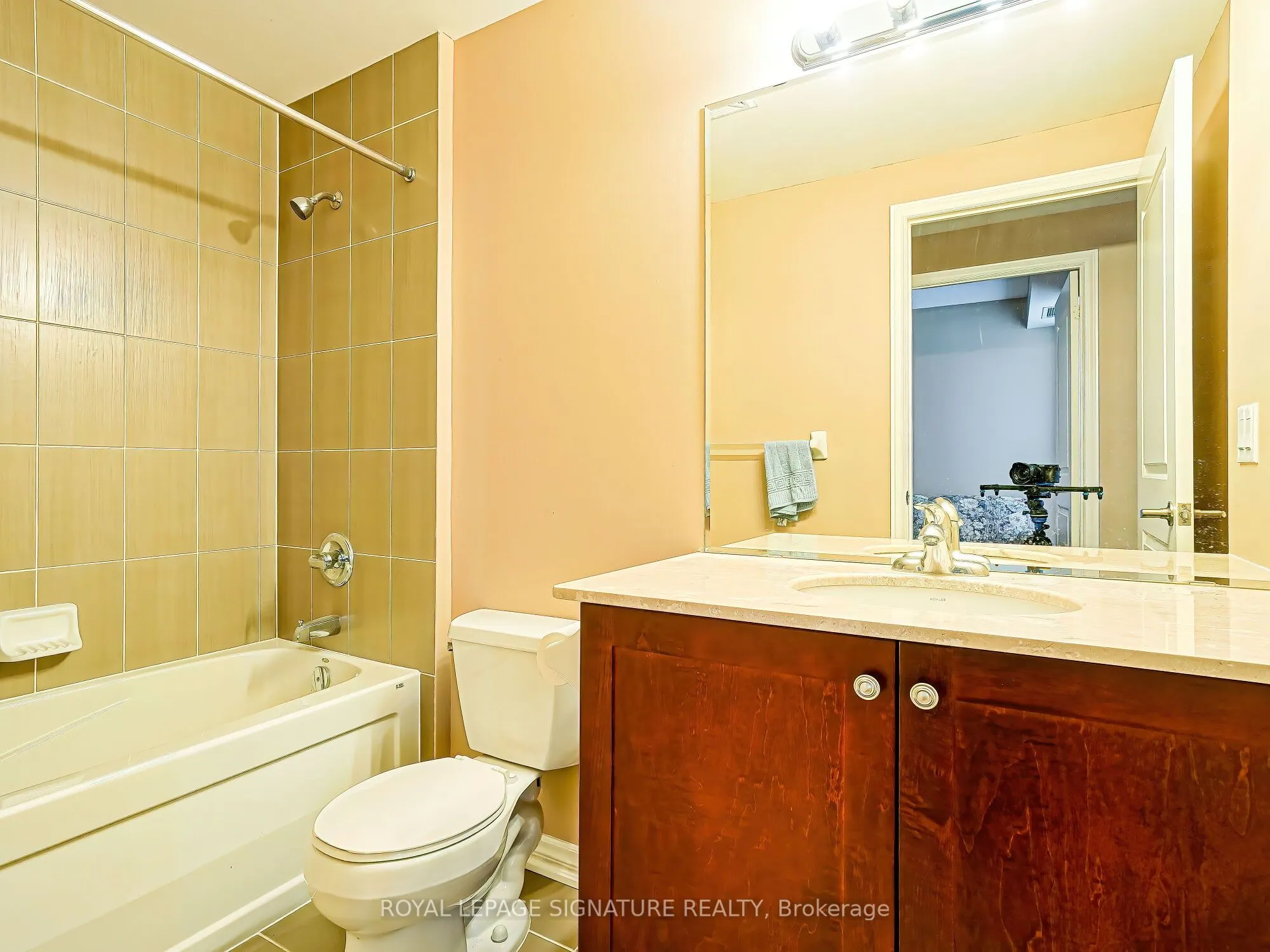 9235 Jane Street, #411