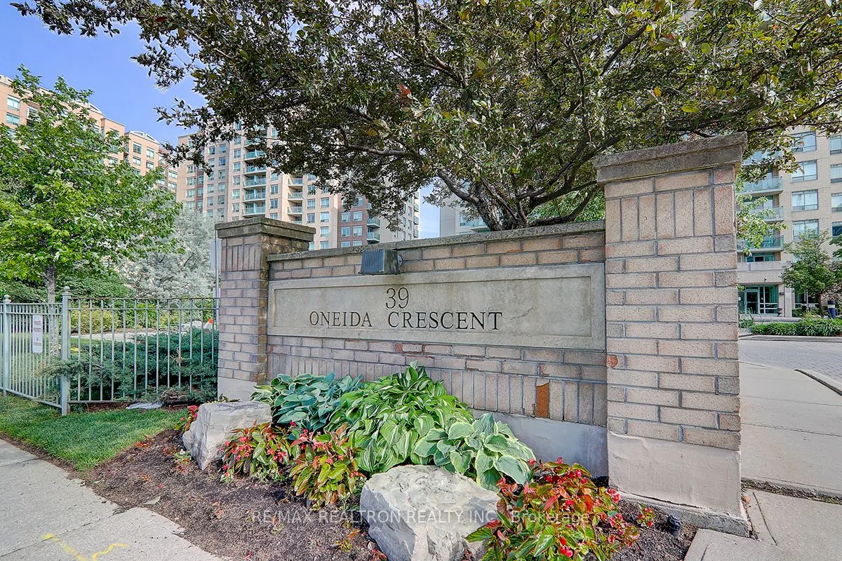 39 Oneida Crescent #306