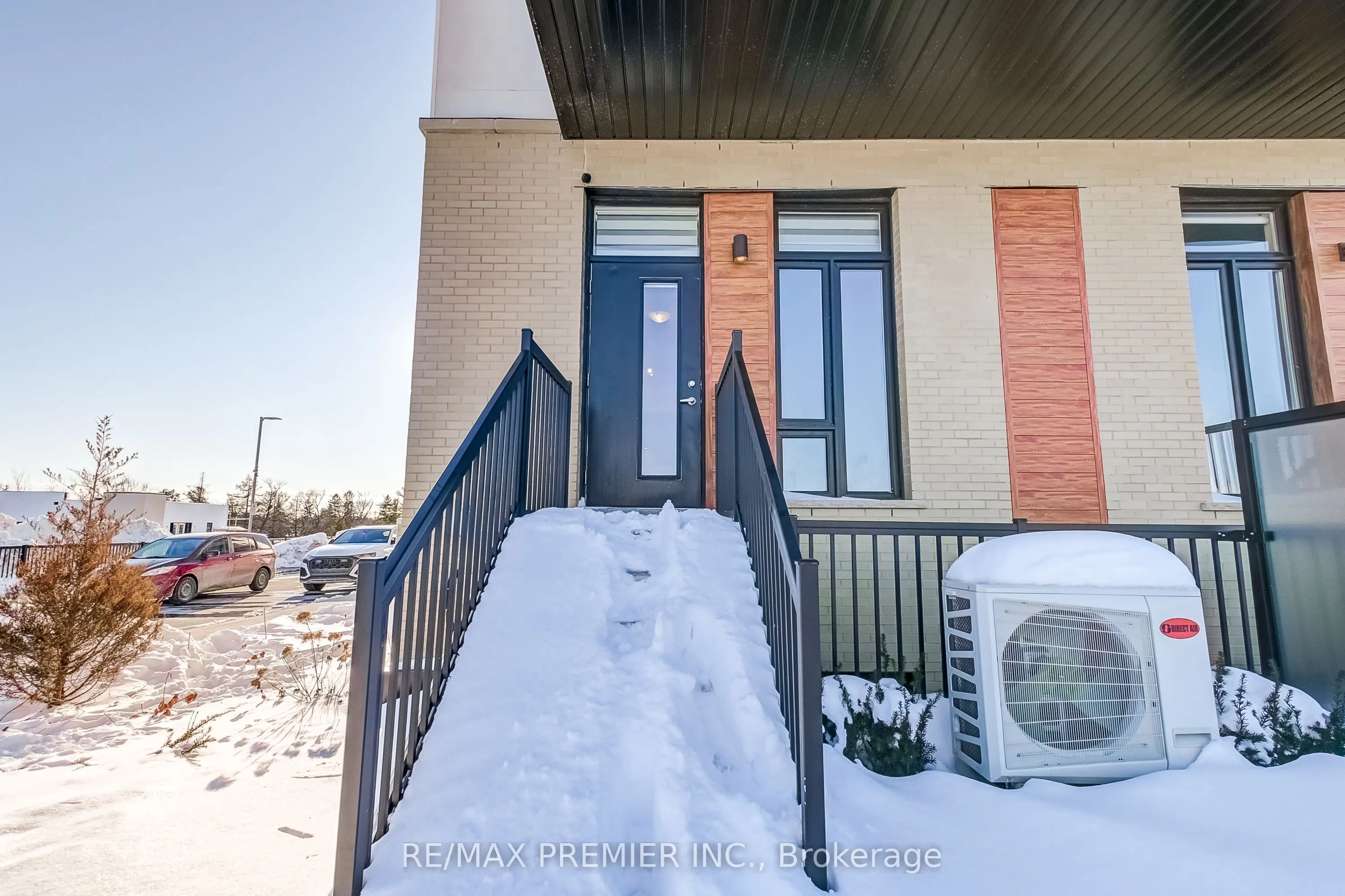 11 Steckley House Lane, #401