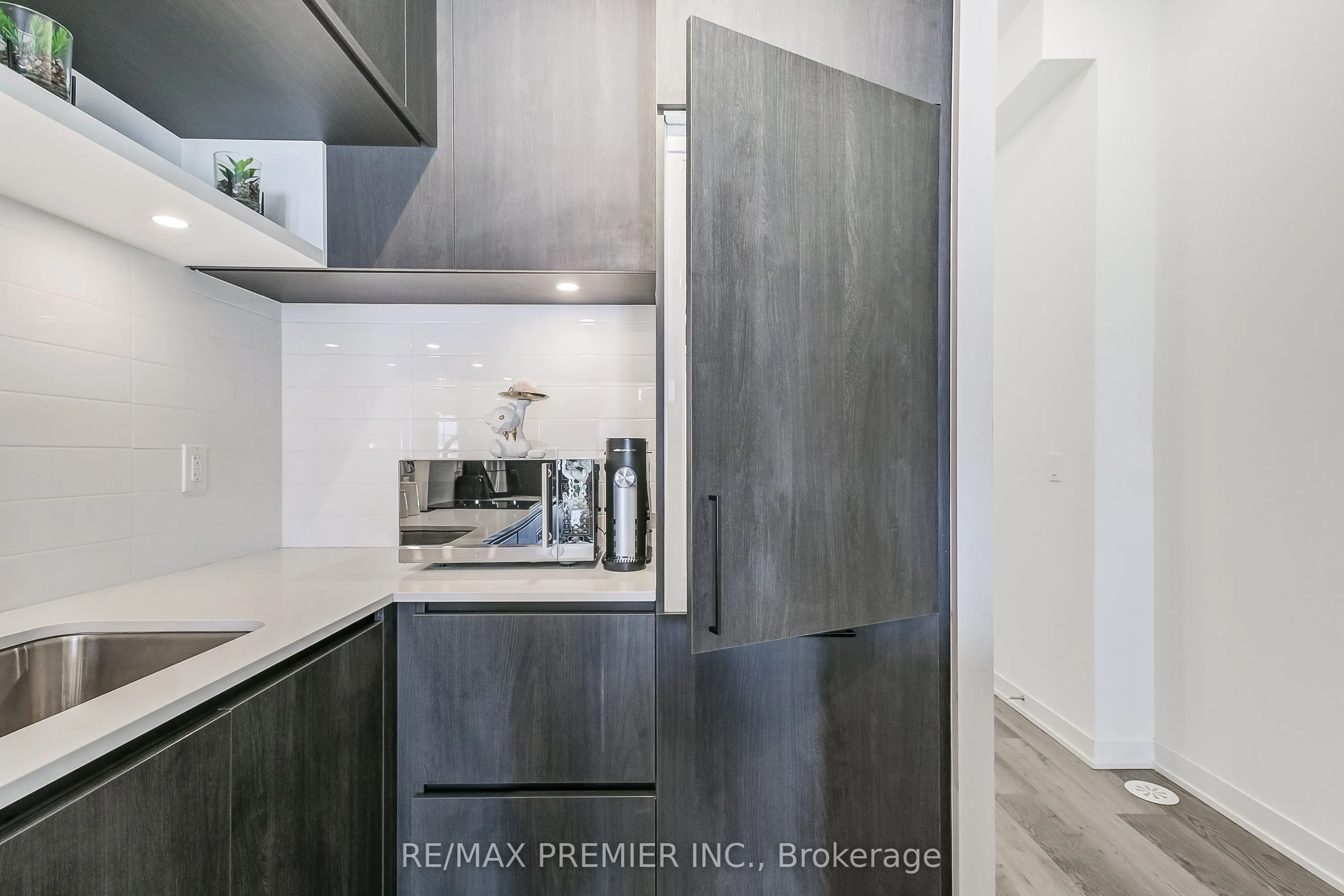 11 Steckley House Lane, #401