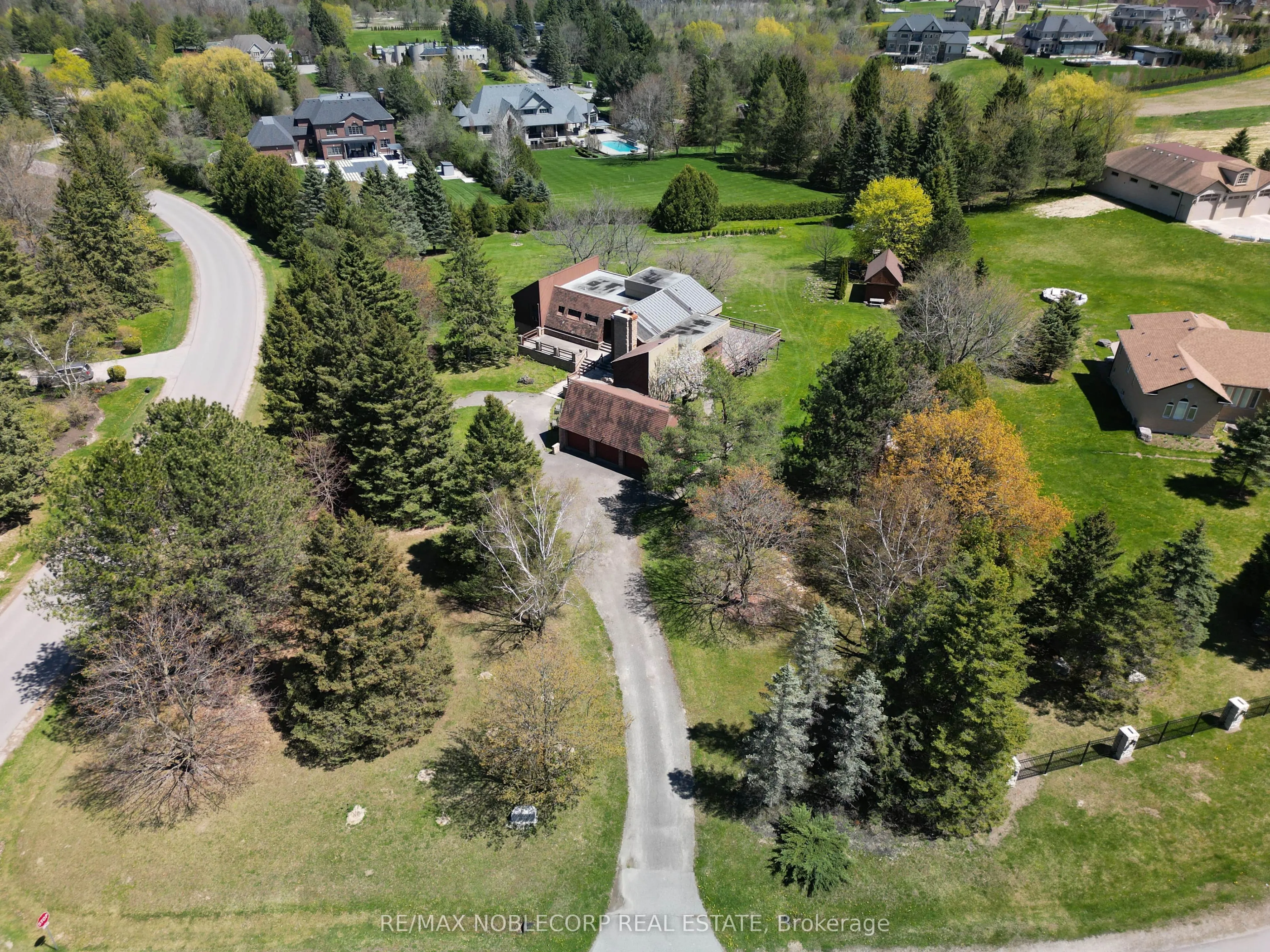 7 Scott Crescent