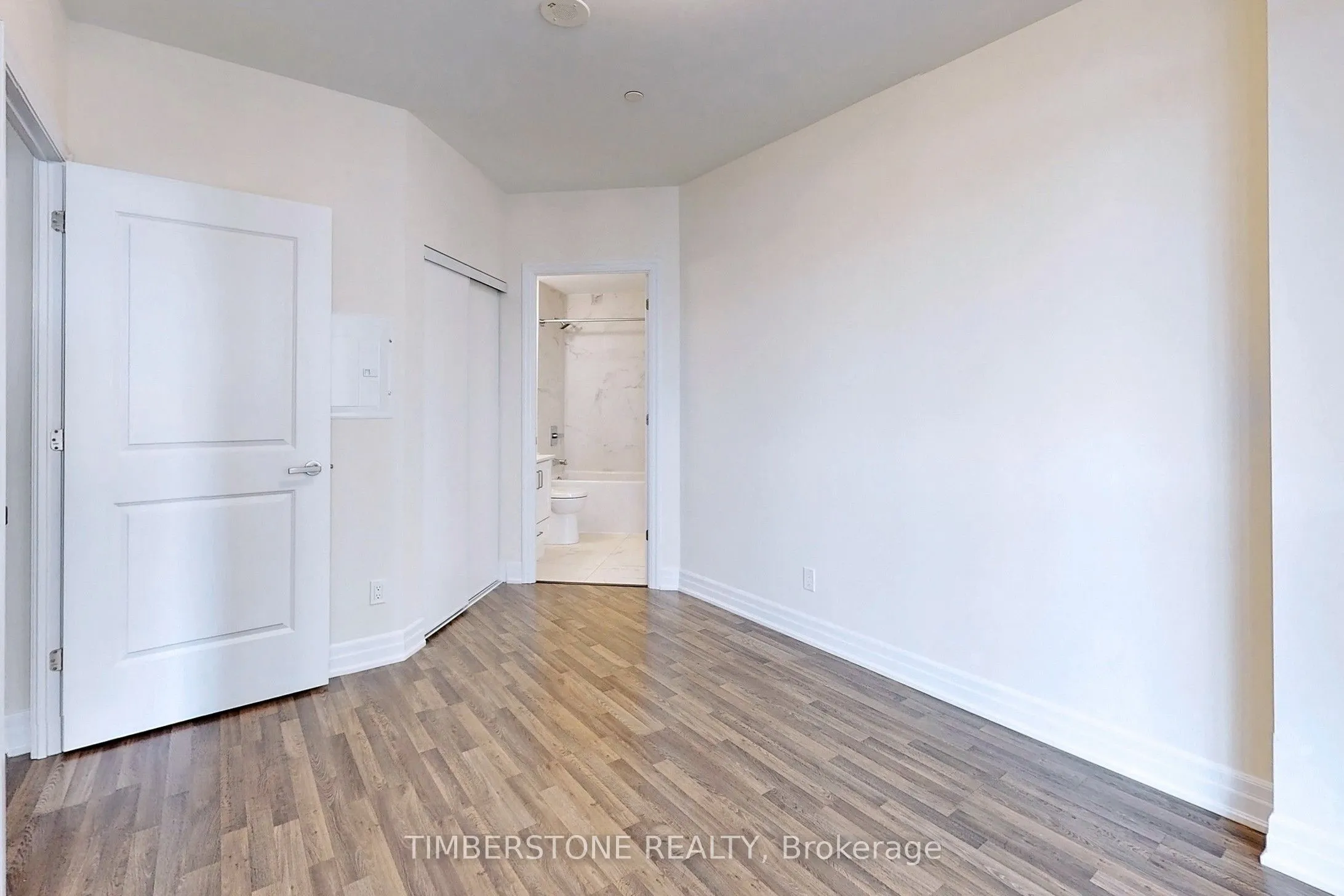9075 Jane Street, #220