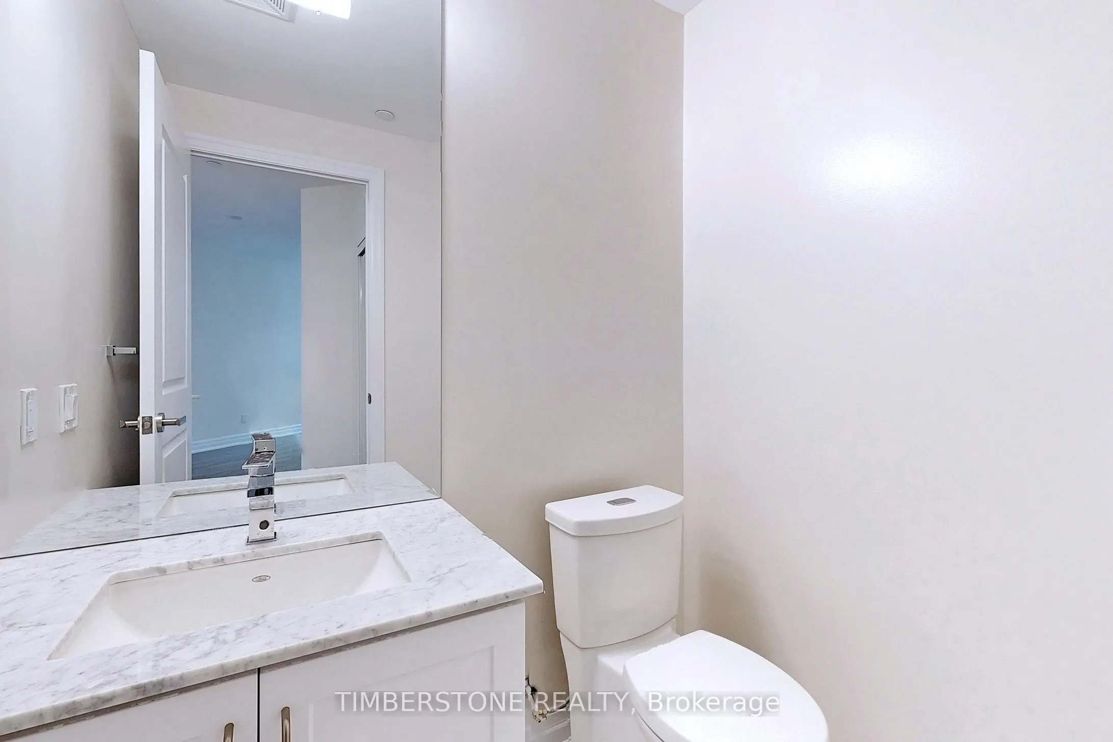 9075 Jane Street, #220