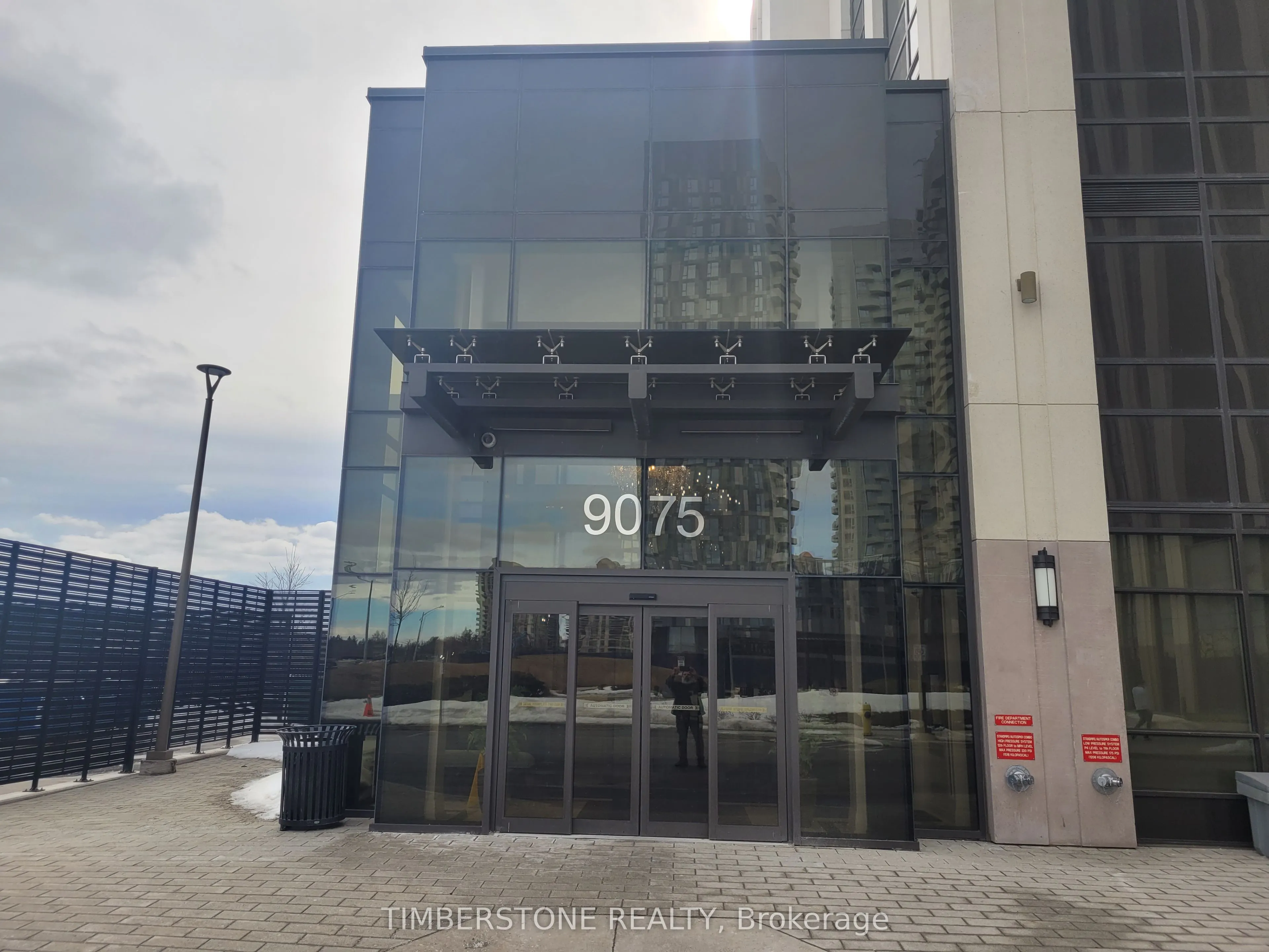 9075 Jane Street, #220