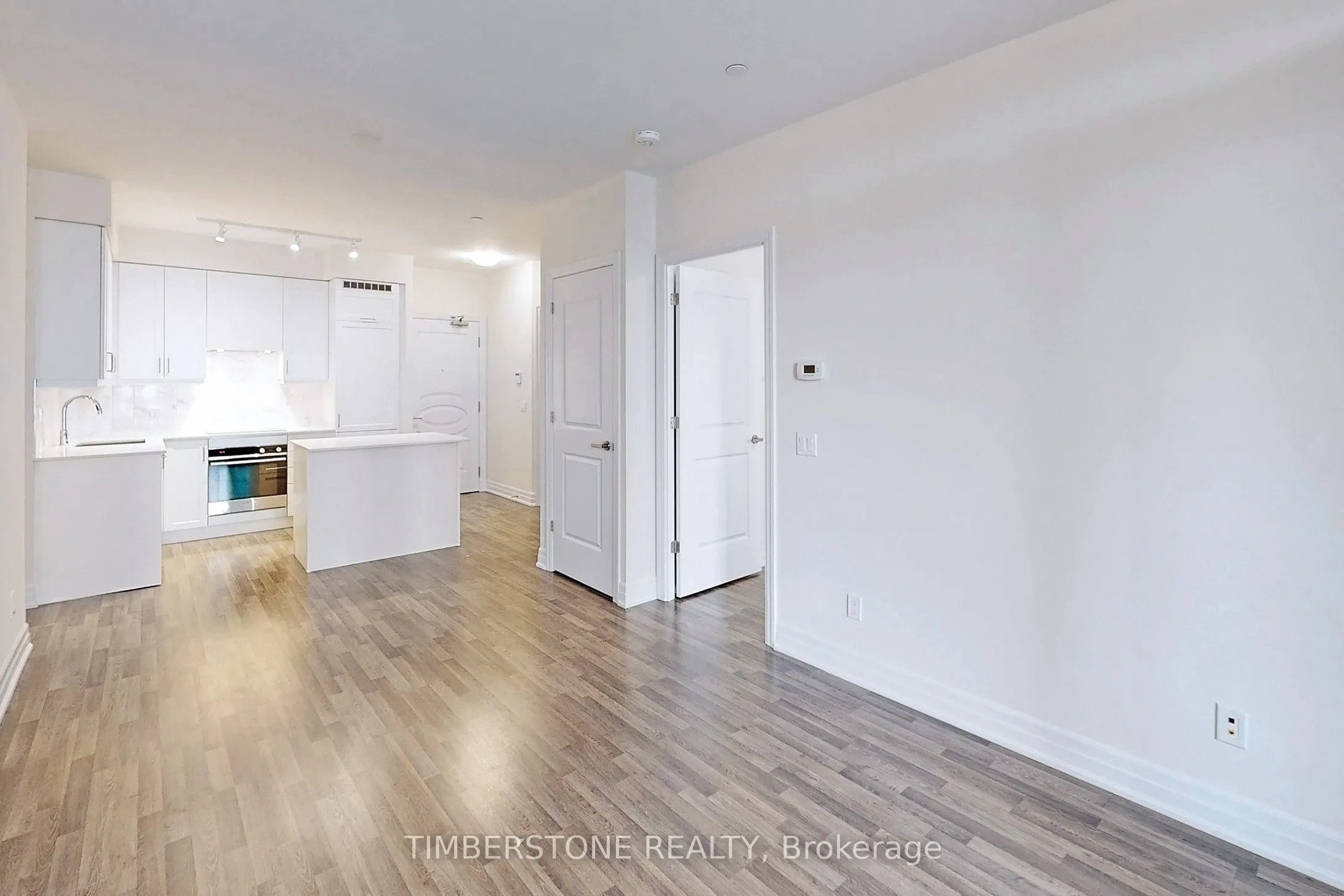 9075 Jane Street, #220