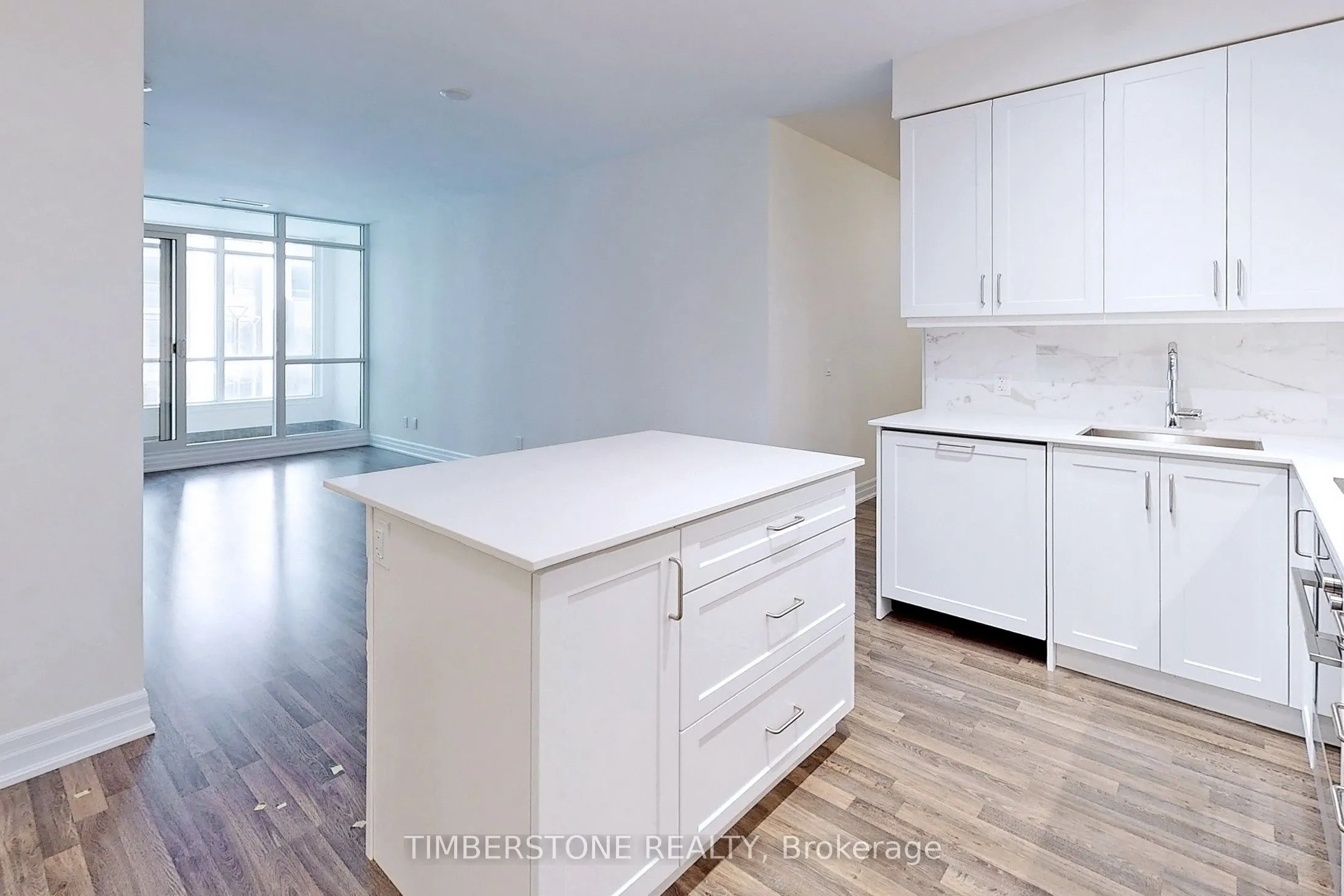 9075 Jane Street, #220