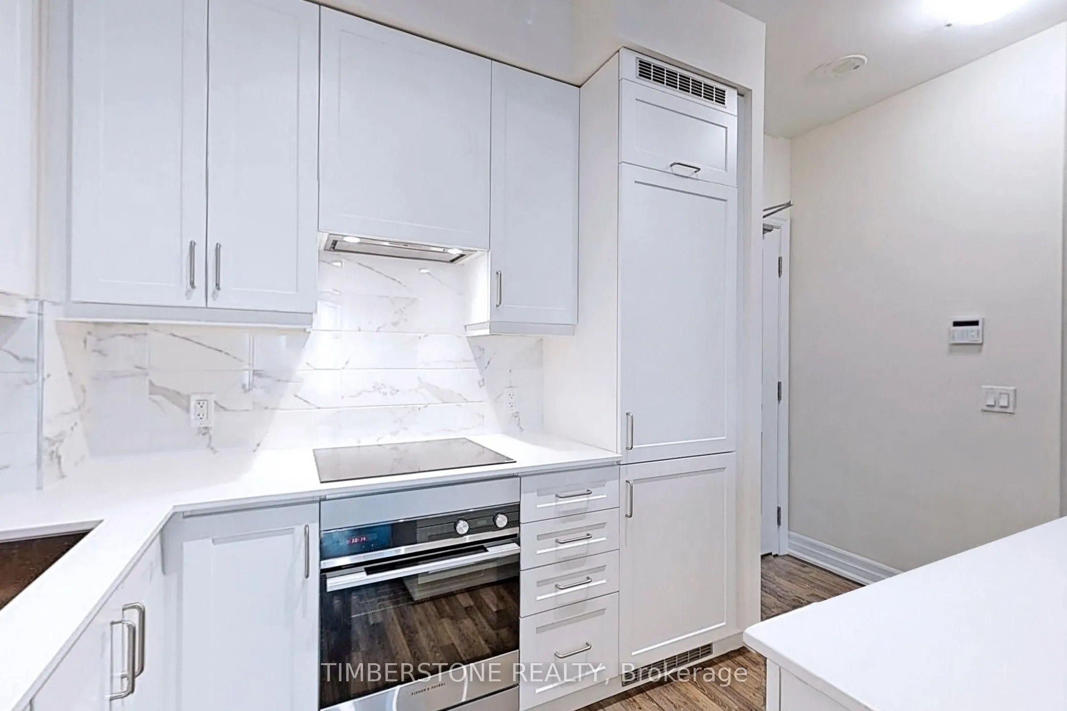 9075 Jane Street, #220