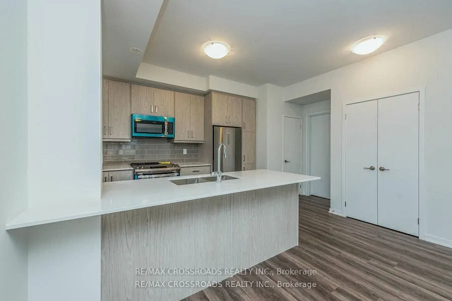 140 Honeycrisp Crescent, #292